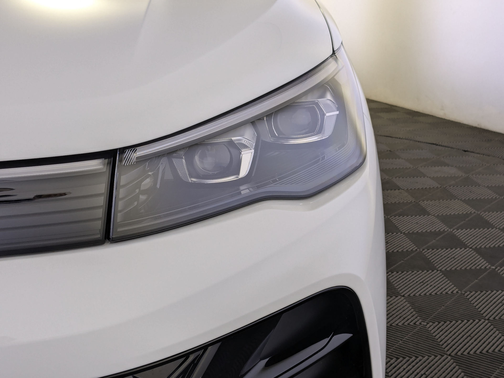 VOLKSWAGEN Tiguan 2.00 (220 л.с), автомат, 2025, пробег 9 741 км