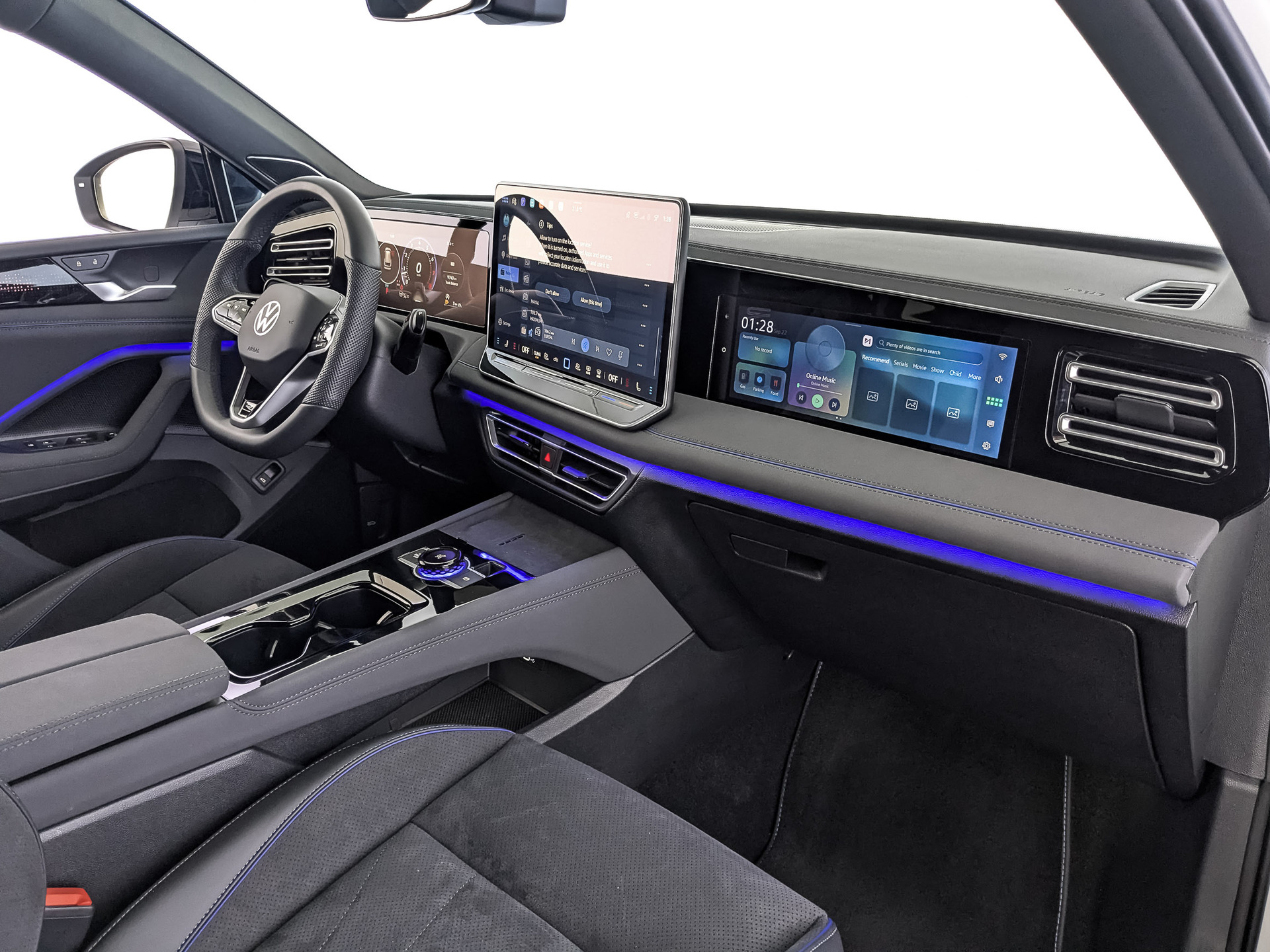 VOLKSWAGEN Tiguan 2.00 (220 л.с), автомат, 2025, пробег 9 741 км