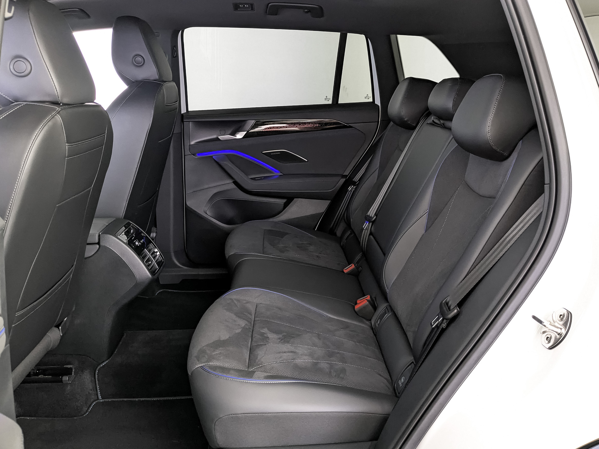 VOLKSWAGEN Tiguan 2.00 (220 л.с), автомат, 2025, пробег 9 741 км
