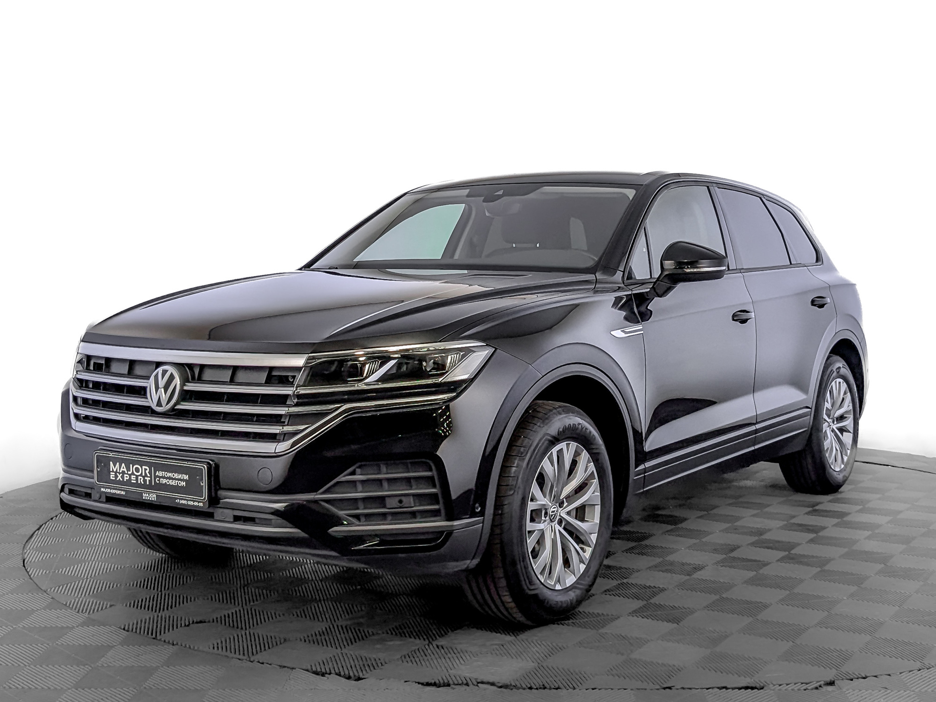 VOLKSWAGEN Touareg 2.00 (249 л.с), автомат, 2019, пробег 37 553 км