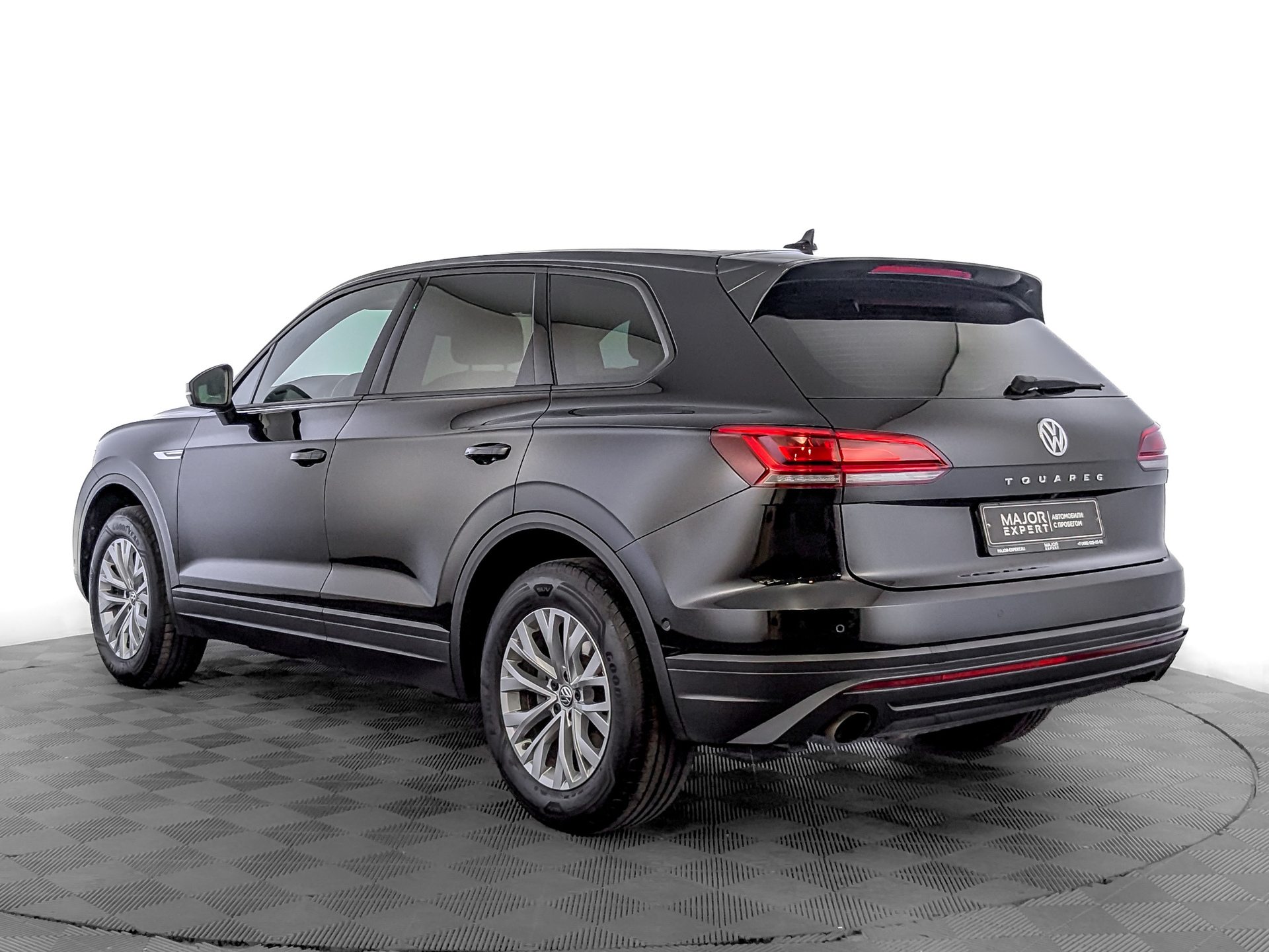 VOLKSWAGEN Touareg 2.00 (249 л.с), автомат, 2019, пробег 37 553 км