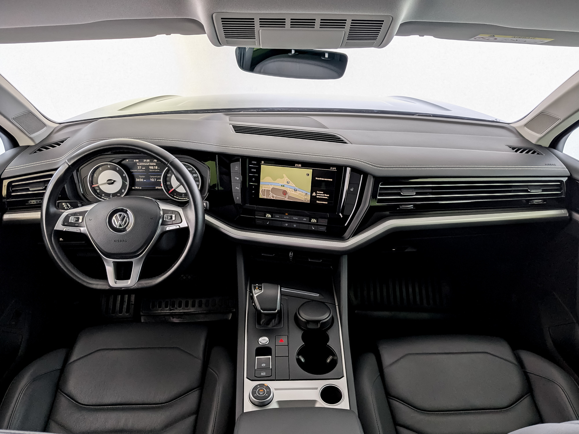 VOLKSWAGEN Touareg 2.00 (249 л.с), автомат, 2019, пробег 37 553 км