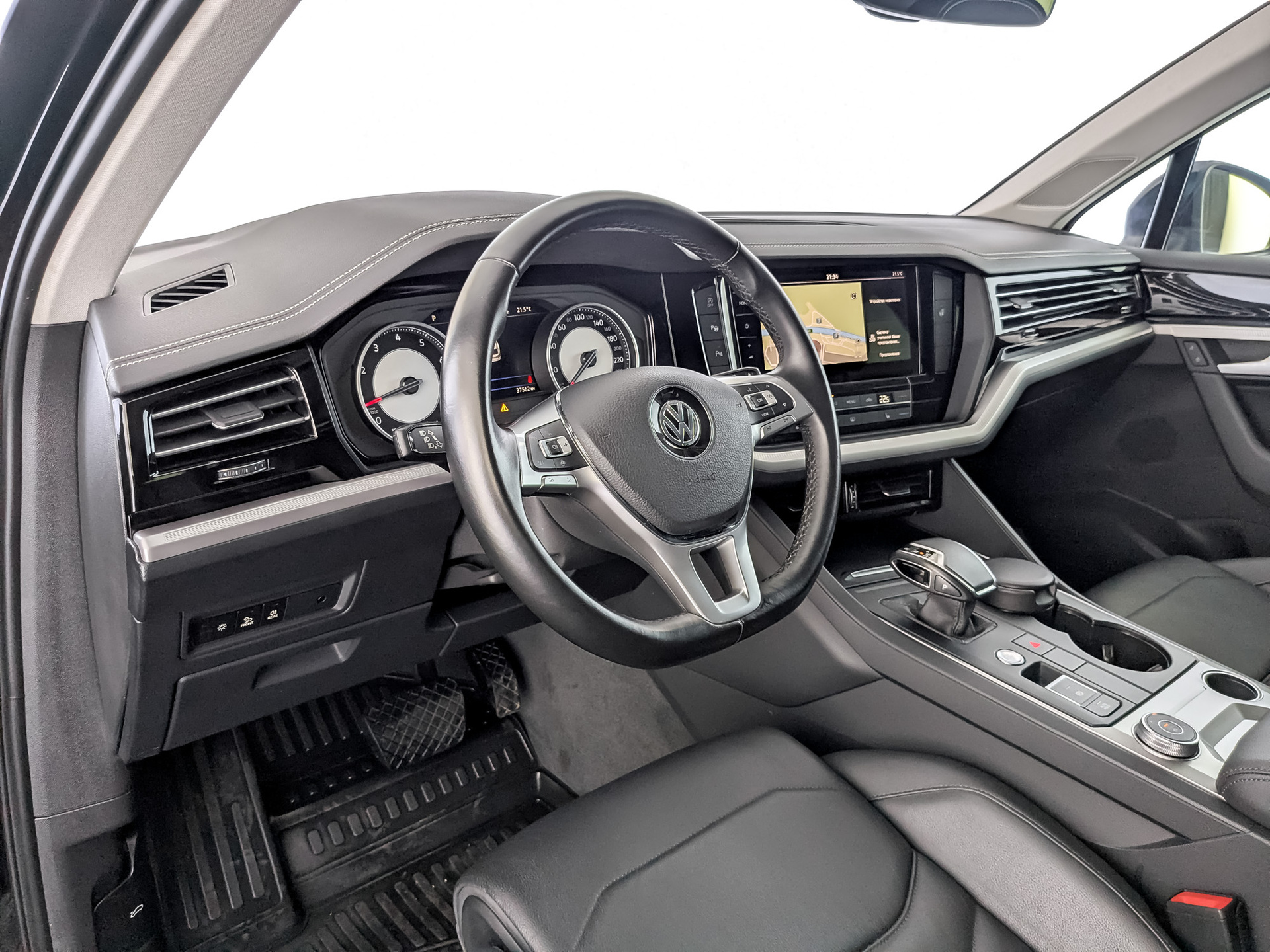 VOLKSWAGEN Touareg 2.00 (249 л.с), автомат, 2019, пробег 37 553 км