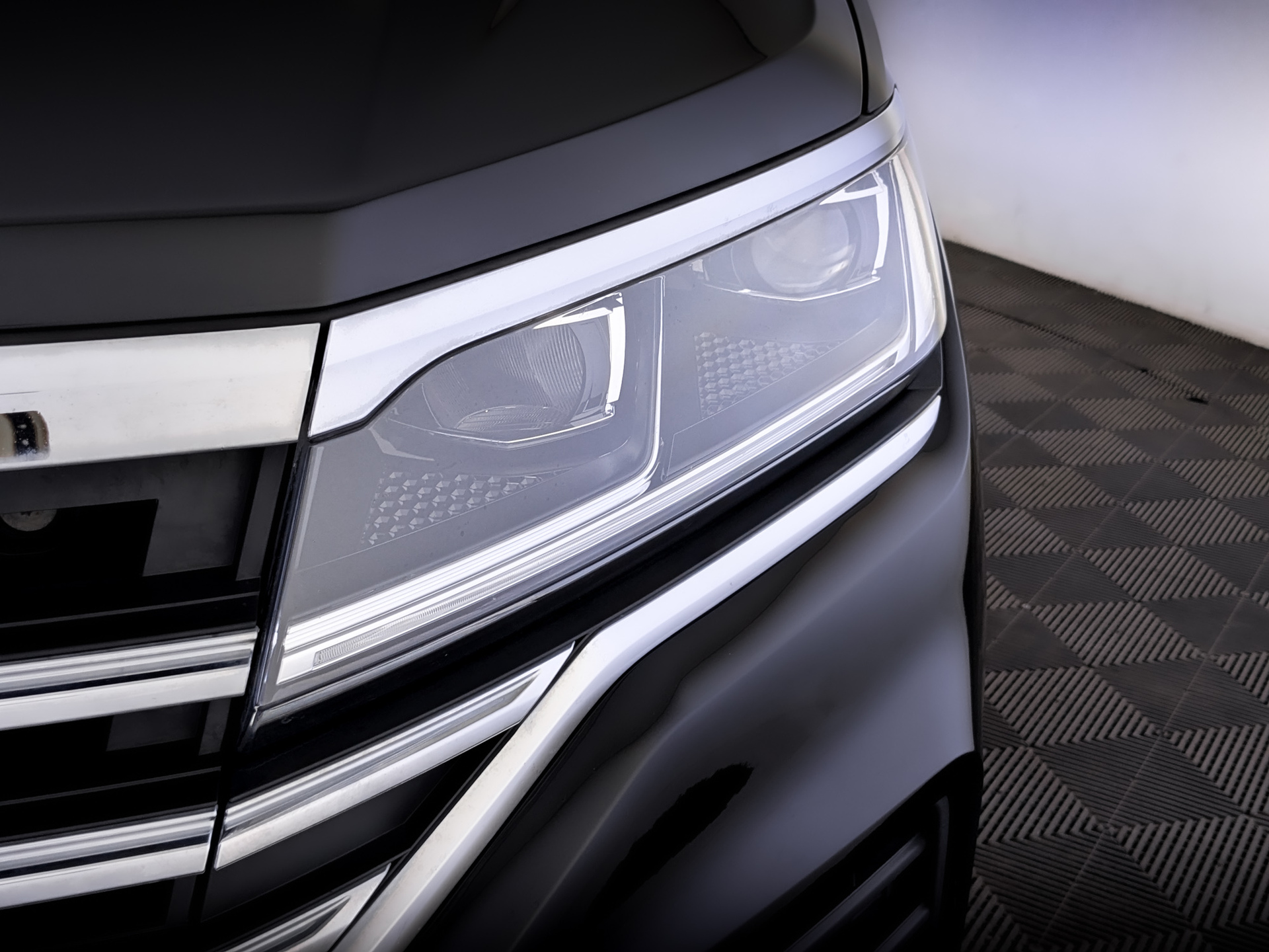 VOLKSWAGEN Touareg 2.00 (249 л.с), автомат, 2019, пробег 37 553 км