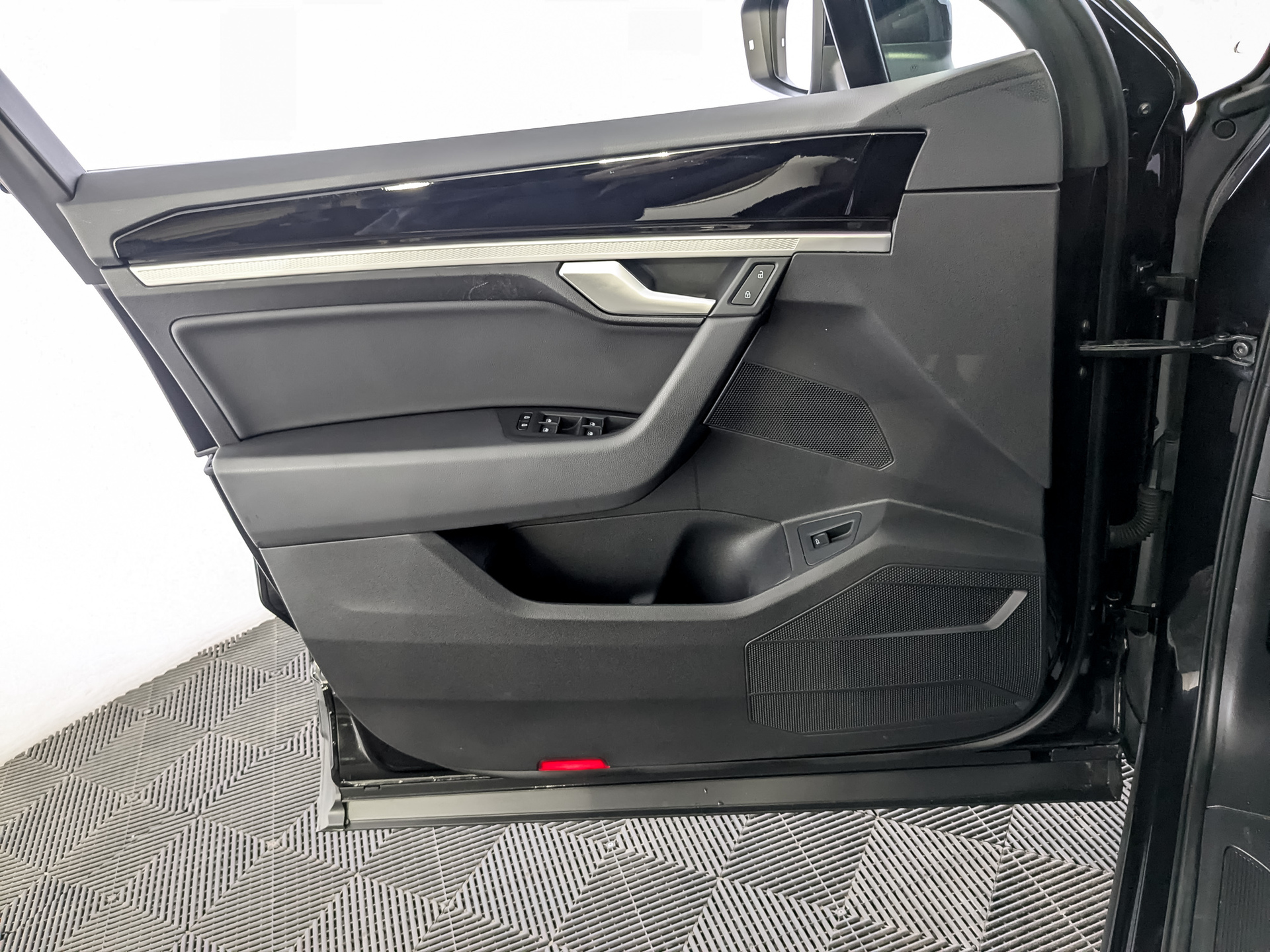 VOLKSWAGEN Touareg 2.00 (249 л.с), автомат, 2019, пробег 37 553 км