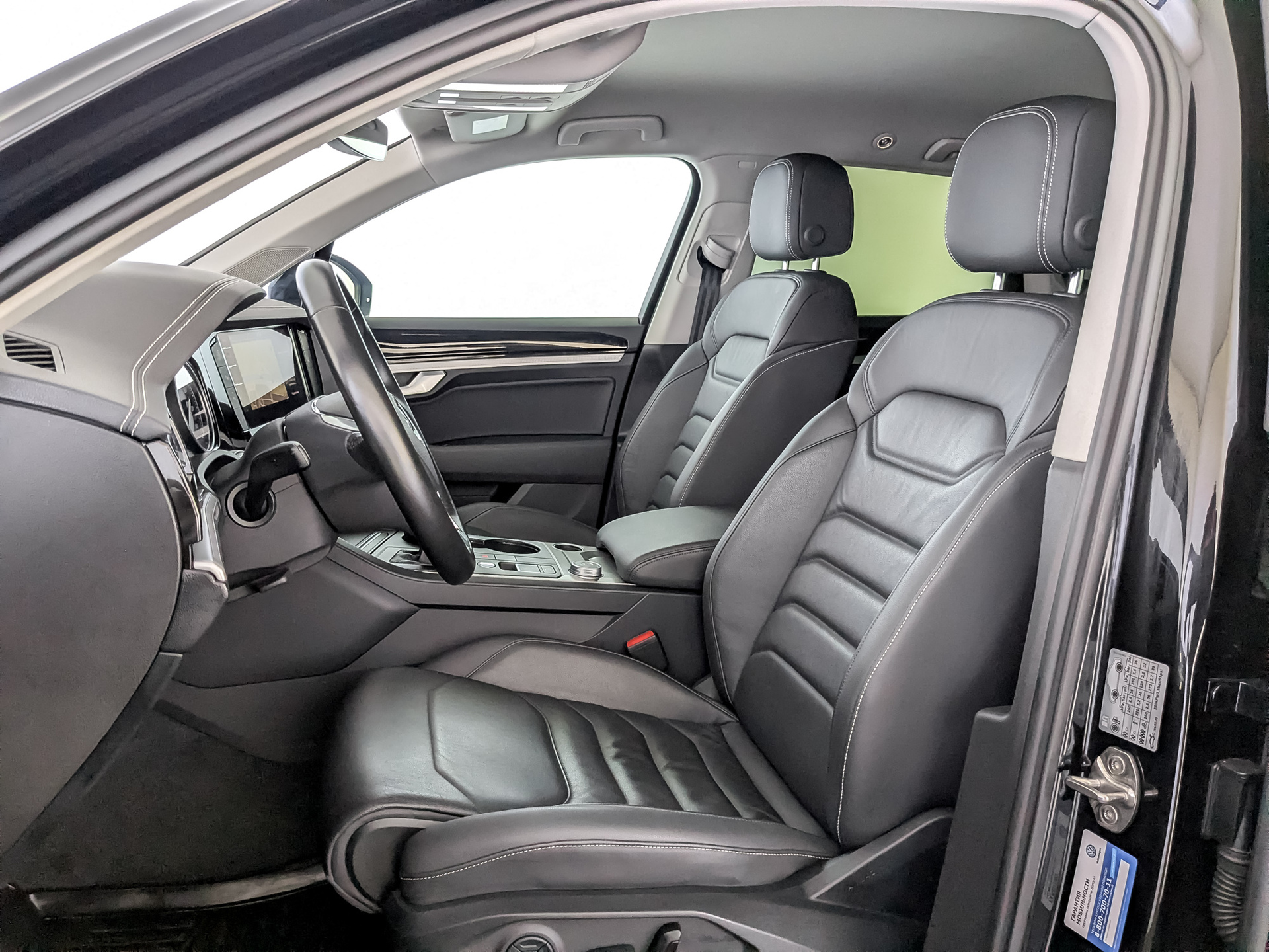 VOLKSWAGEN Touareg 2.00 (249 л.с), автомат, 2019, пробег 37 553 км