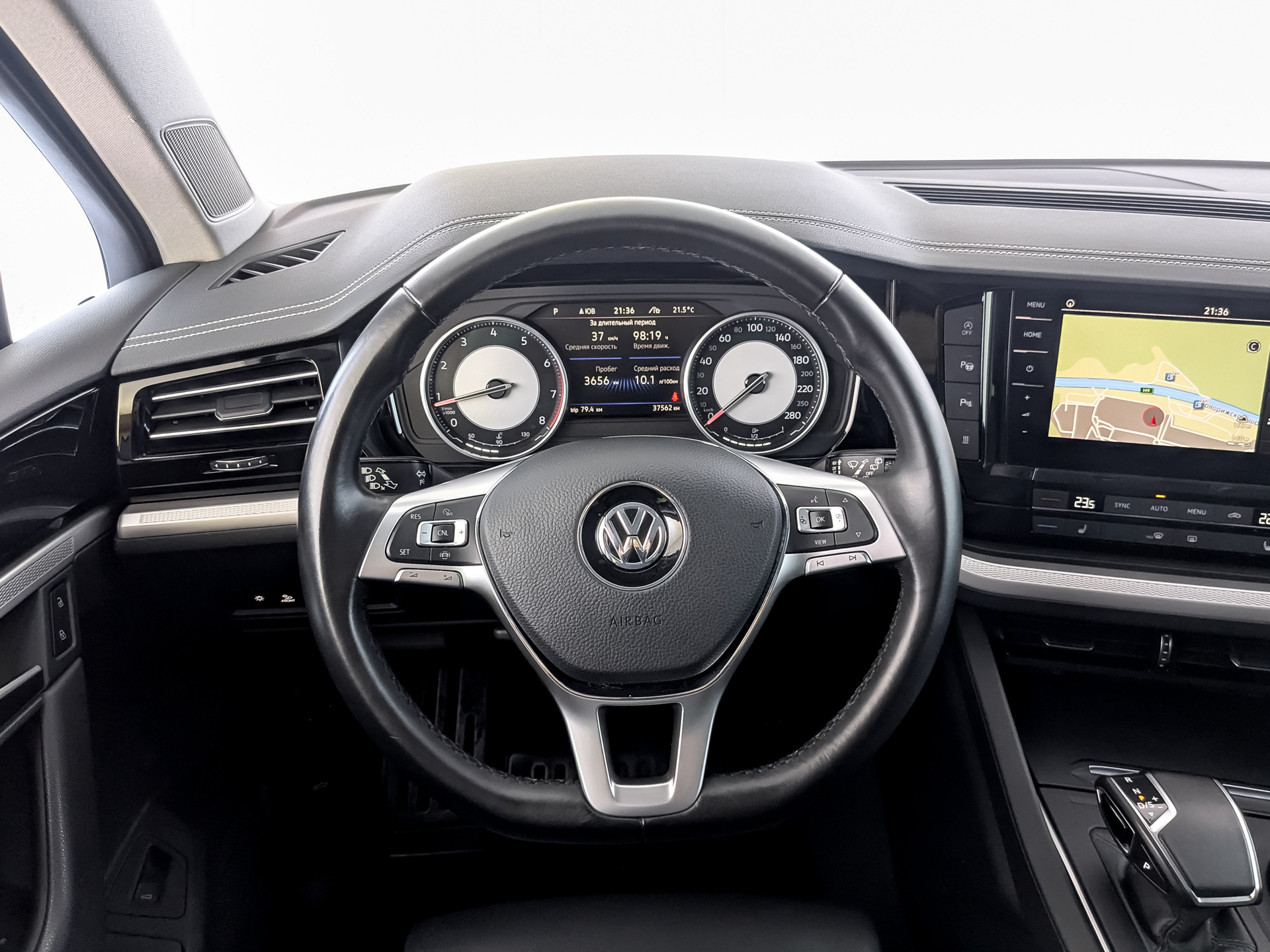 VOLKSWAGEN Touareg 2.00 (249 л.с), автомат, 2019, пробег 37 553 км