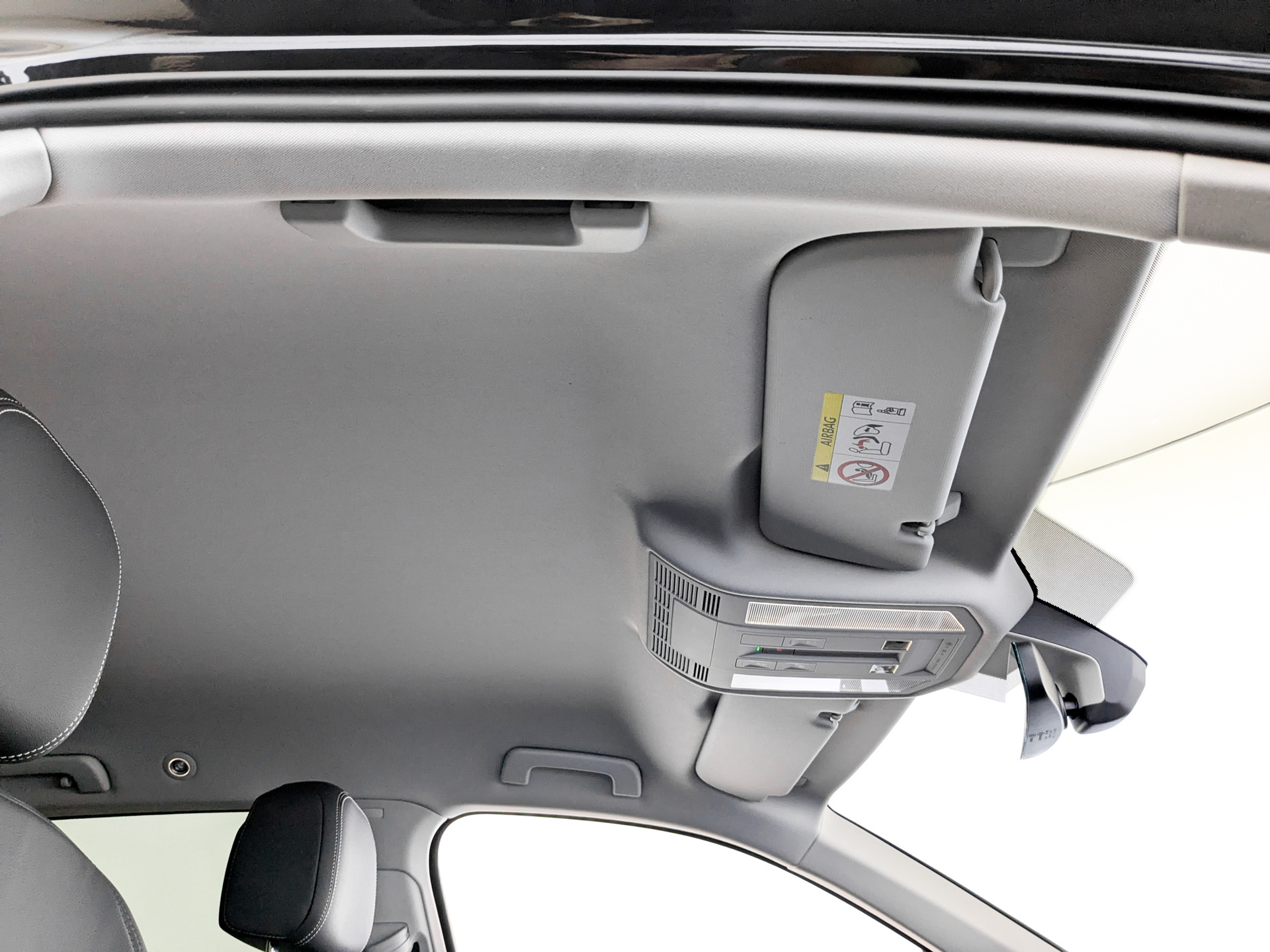 VOLKSWAGEN Touareg 2.00 (249 л.с), автомат, 2019, пробег 37 553 км