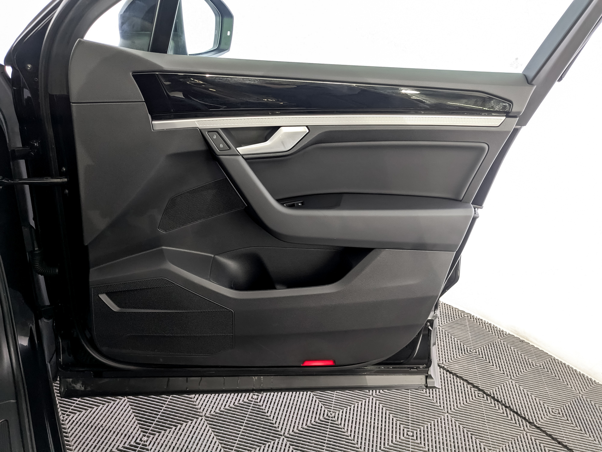 VOLKSWAGEN Touareg 2.00 (249 л.с), автомат, 2019, пробег 37 553 км