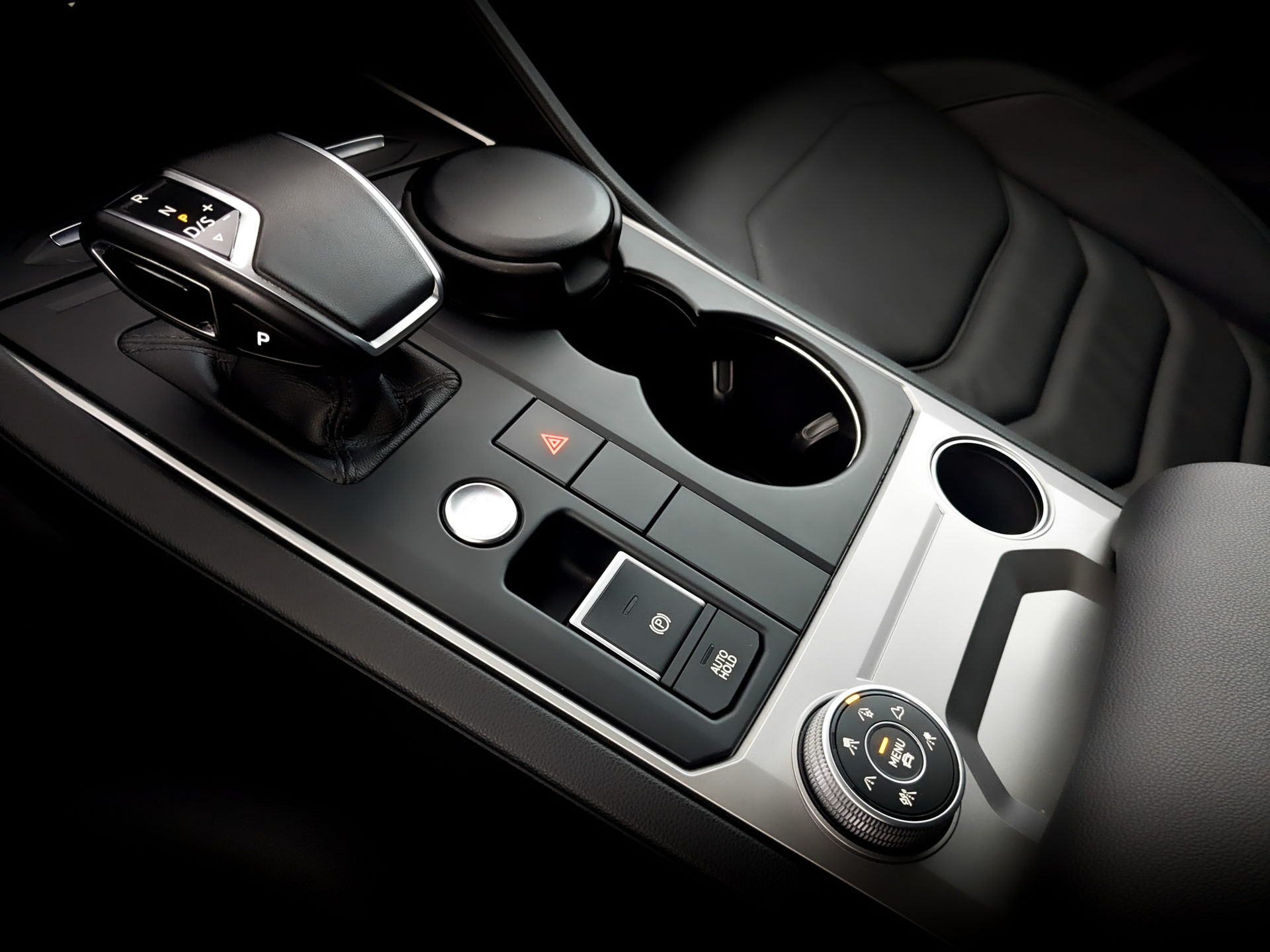 VOLKSWAGEN Touareg 2.00 (249 л.с), автомат, 2019, пробег 37 553 км