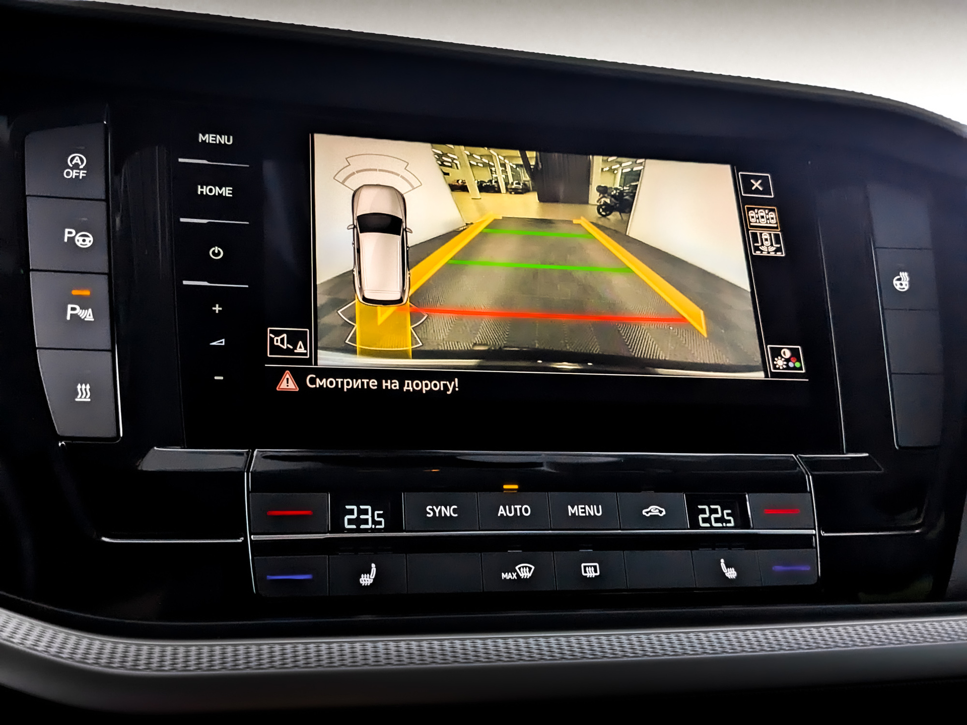 VOLKSWAGEN Touareg 2.00 (249 л.с), автомат, 2019, пробег 37 553 км