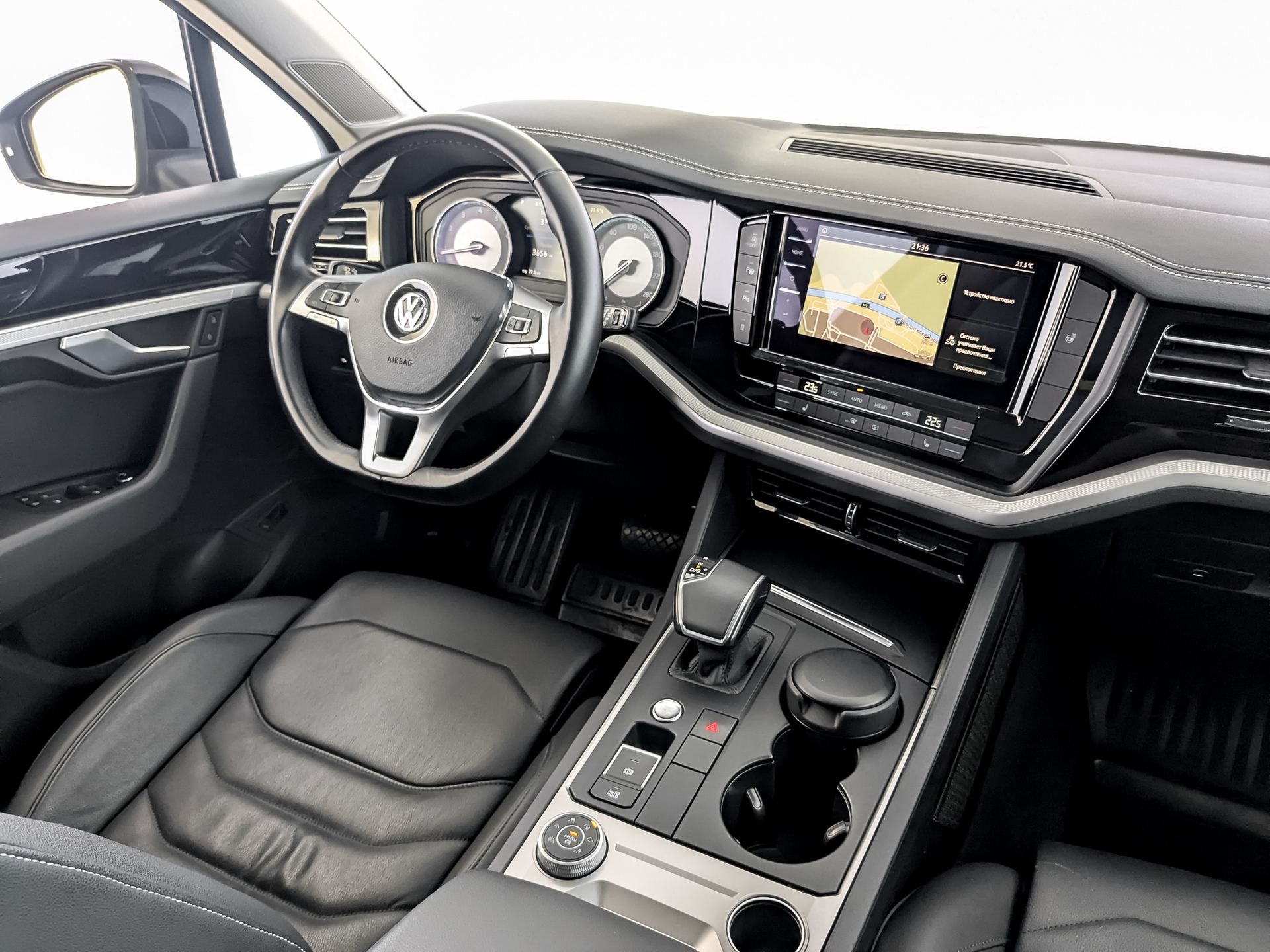 VOLKSWAGEN Touareg 2.00 (249 л.с), автомат, 2019, пробег 37 553 км