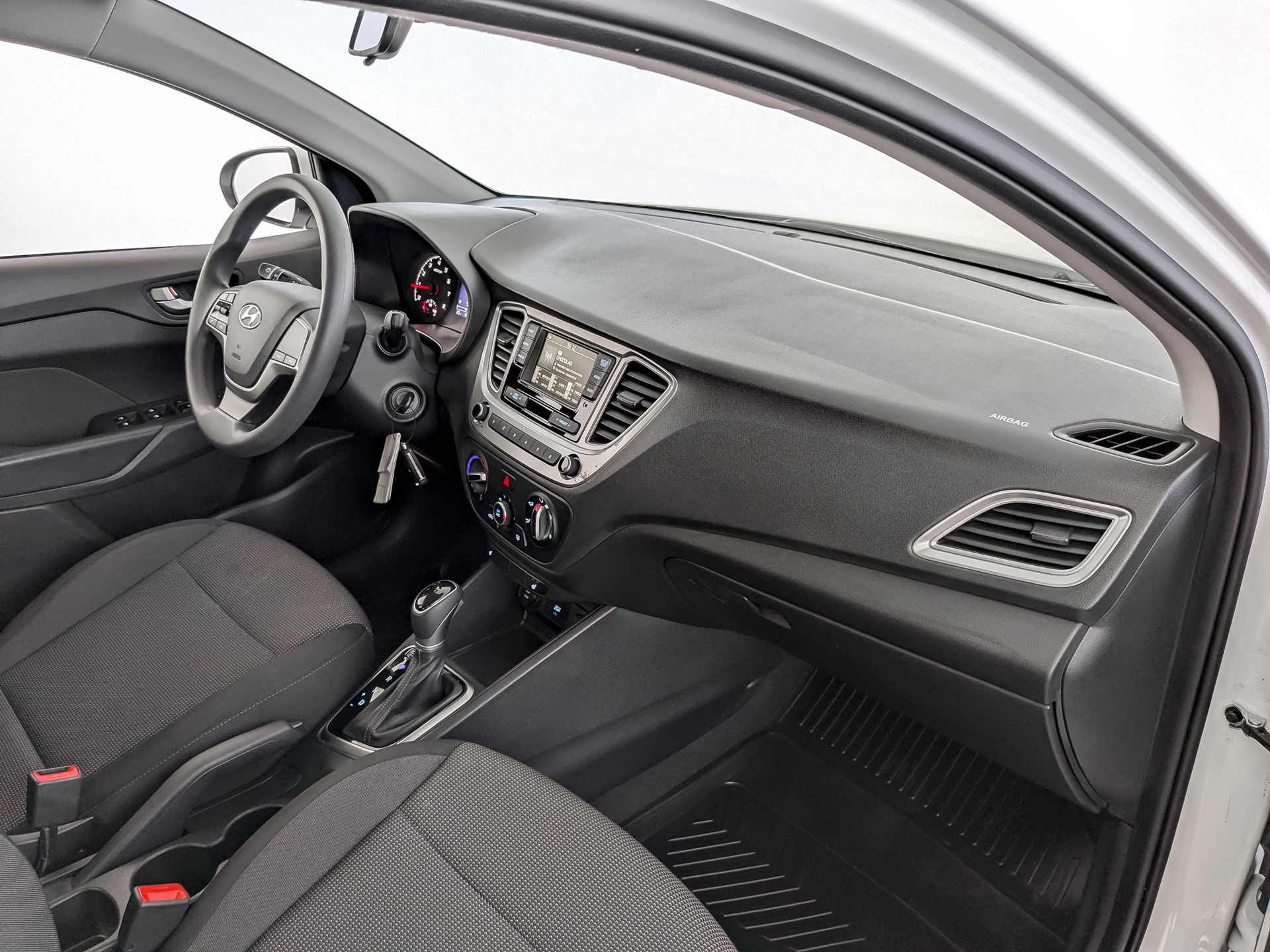 HYUNDAI Solaris 1.60 (123 л.с), автомат, 2022, пробег 56 952 км