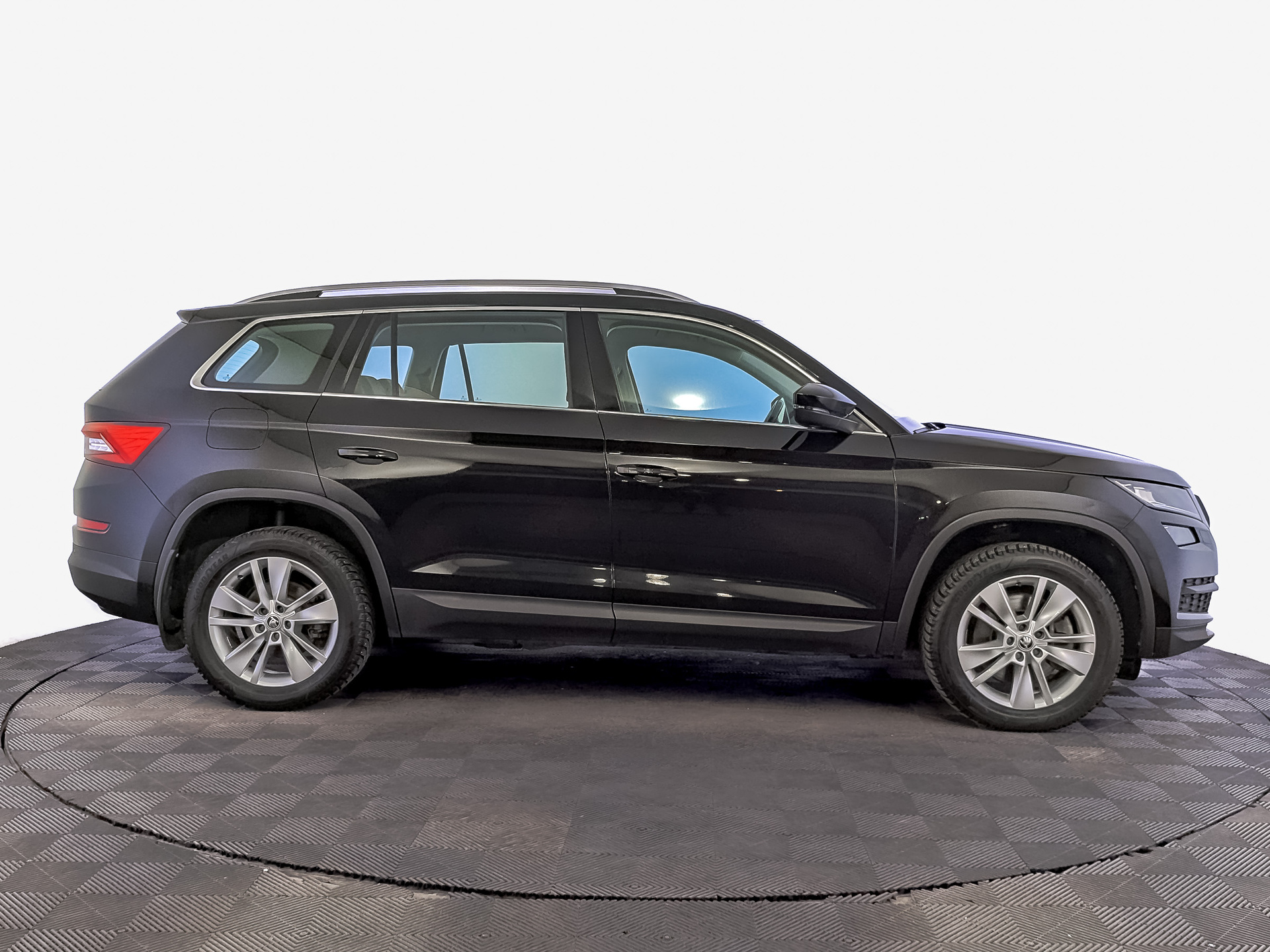 SKODA Kodiaq 2.00 (180 л.с), автомат, 2021, пробег 124 853 км