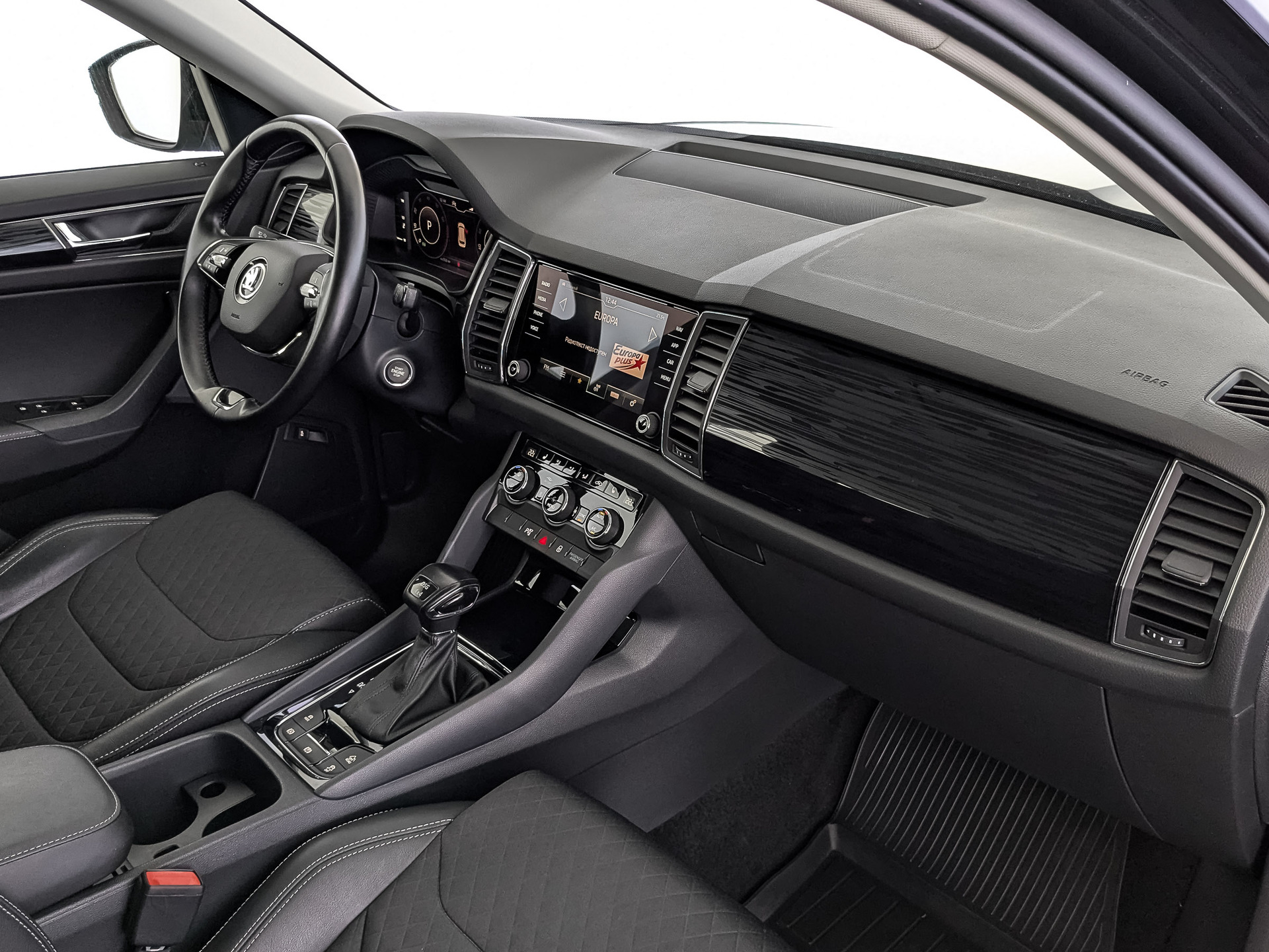 SKODA Kodiaq 2.00 (180 л.с), автомат, 2021, пробег 124 853 км