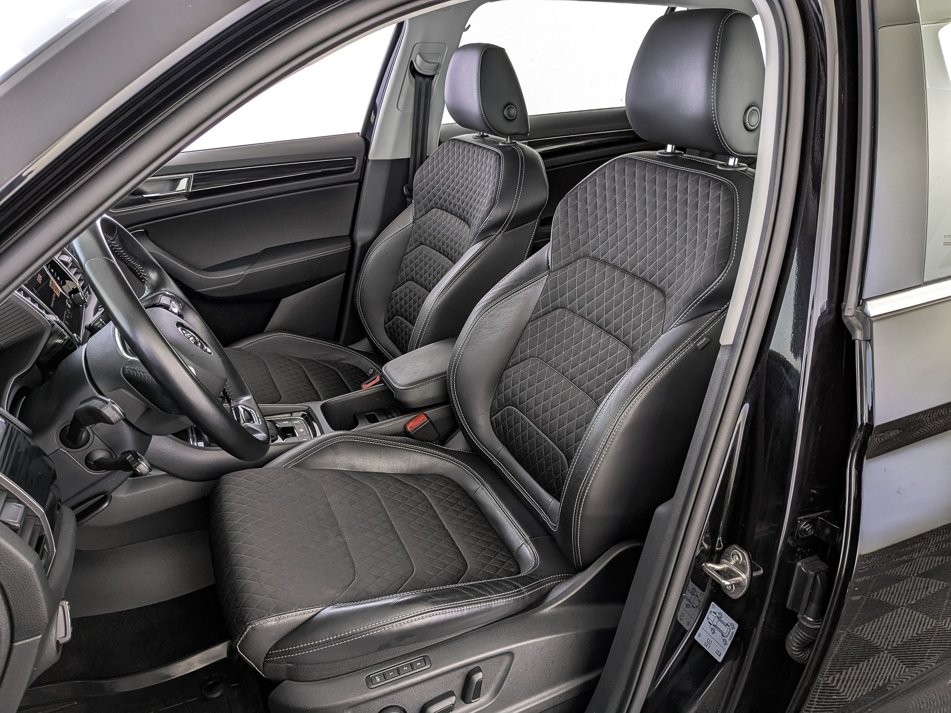 SKODA Kodiaq 2.00 (180 л.с), автомат, 2021, пробег 124 853 км