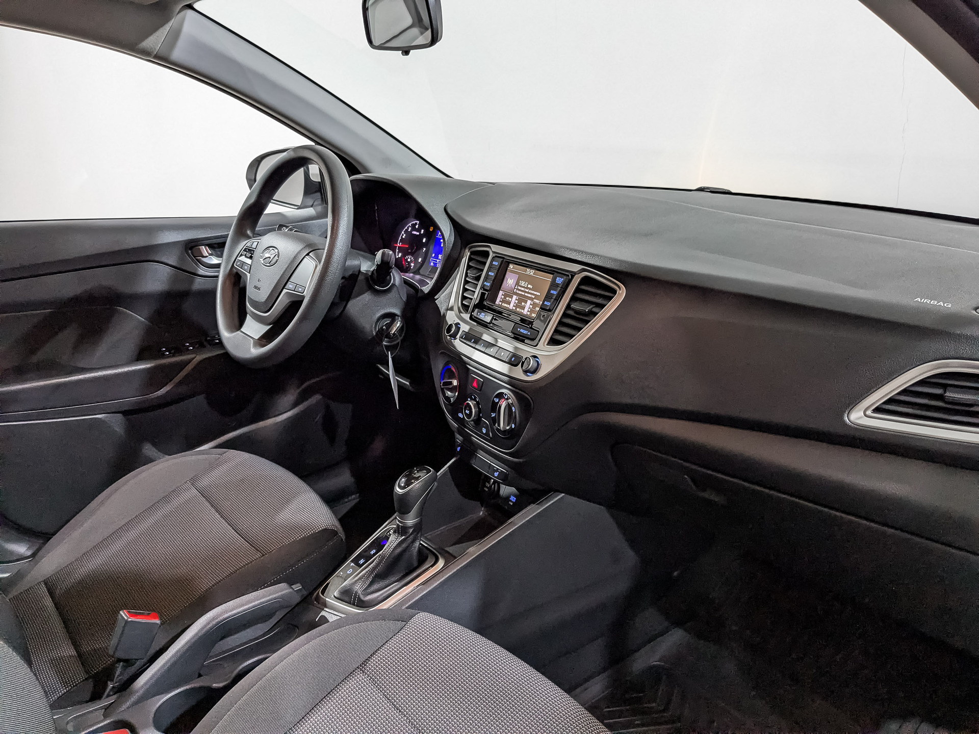 HYUNDAI Solaris 1.60 (123 л.с), автомат, 2022, пробег 57 369 км