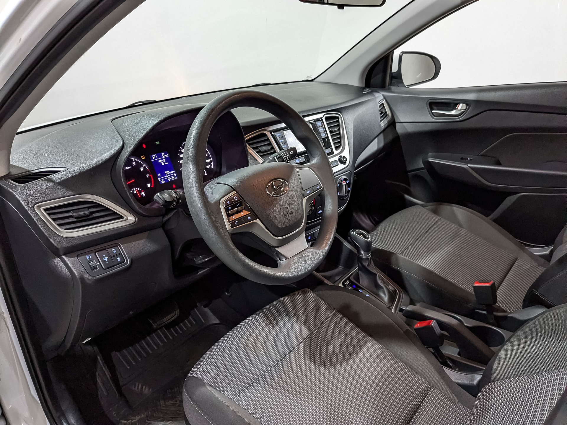 HYUNDAI Solaris 1.60 (123 л.с), автомат, 2022, пробег 57 369 км