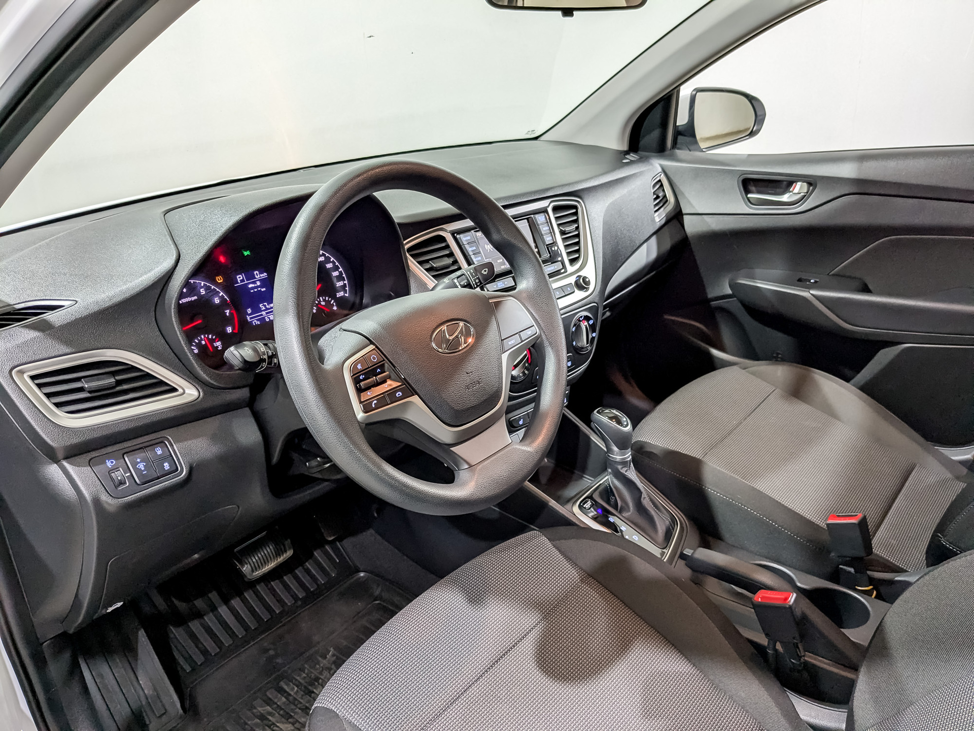 HYUNDAI Solaris 1.60 (123 л.с), автомат, 2022, пробег 67 811 км