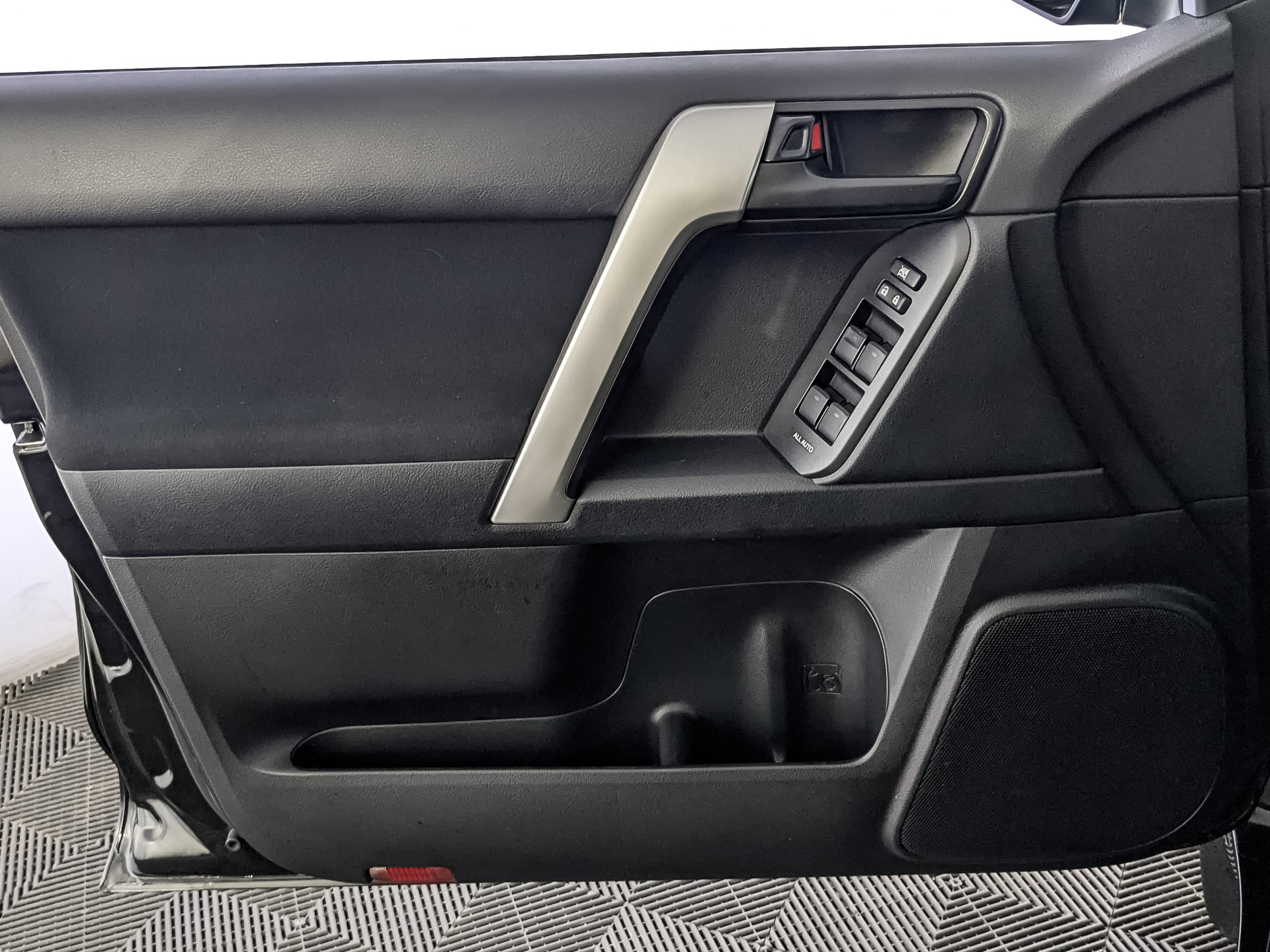 TOYOTA Land Cruiser Prado 2.80 (204 л.с), автомат, 2022, пробег 46 000 км