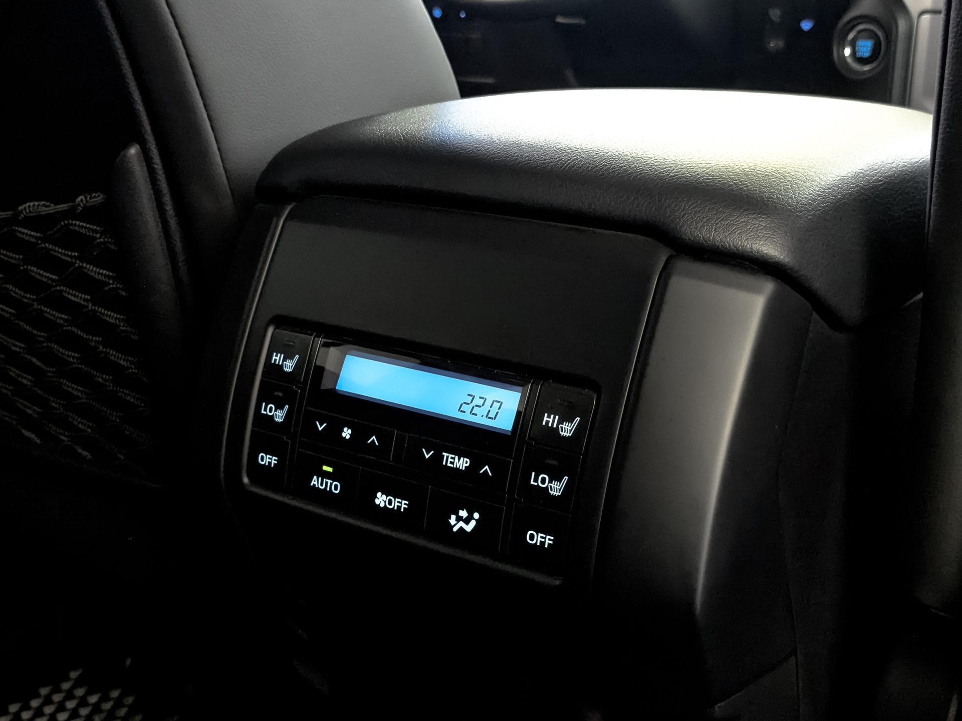 TOYOTA Land Cruiser Prado 2.80 (204 л.с), автомат, 2022, пробег 46 000 км