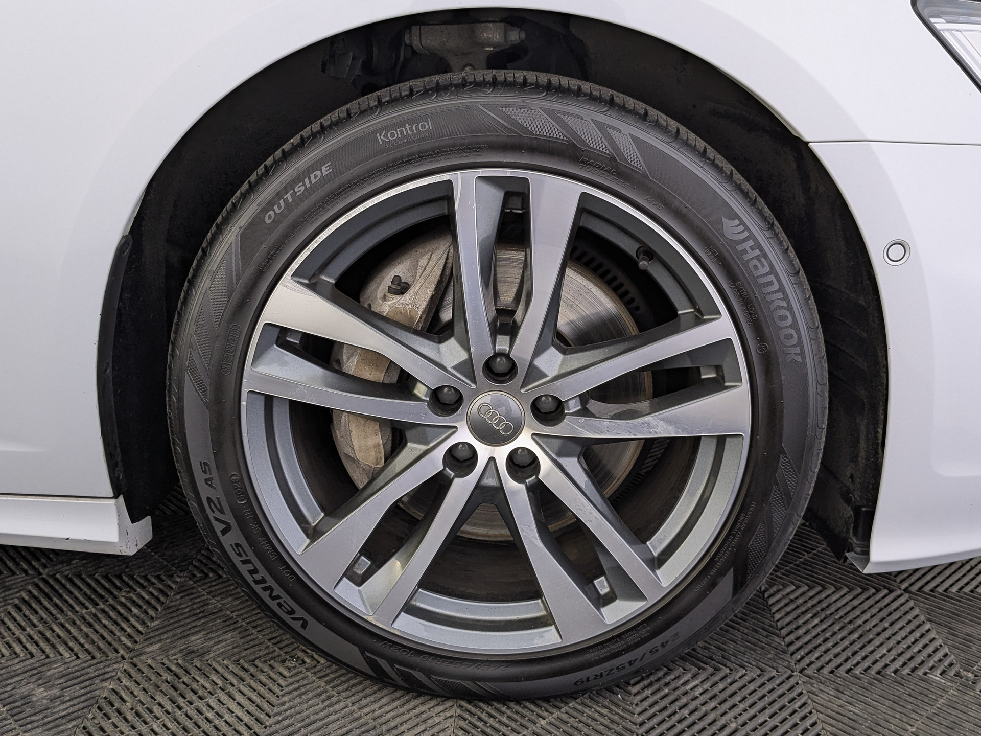 AUDI A6 3.00 (231 л.с), автомат, 2020, пробег 85 848 км