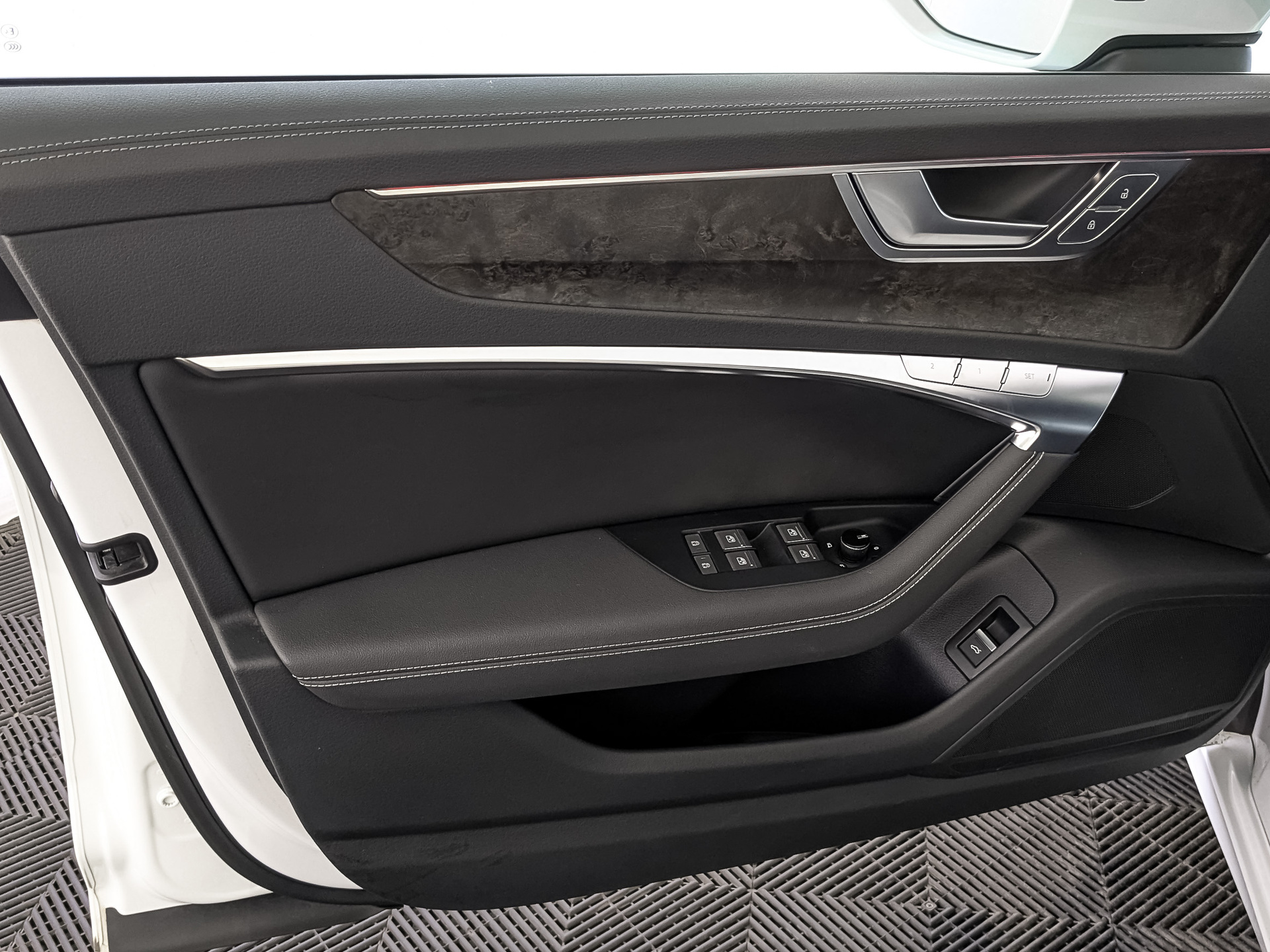 AUDI A6 3.00 (231 л.с), автомат, 2020, пробег 85 848 км