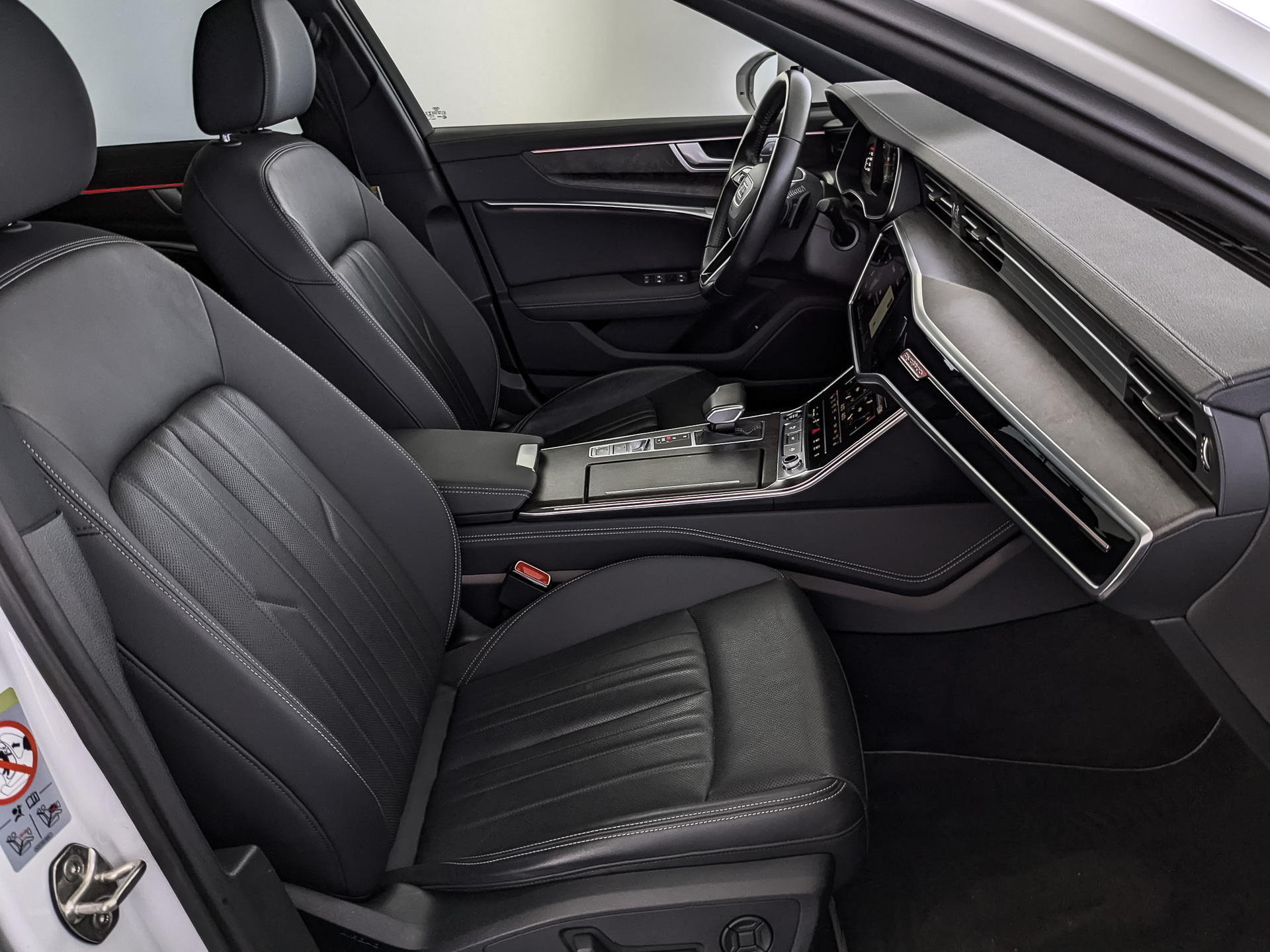 AUDI A6 3.00 (231 л.с), автомат, 2020, пробег 85 848 км