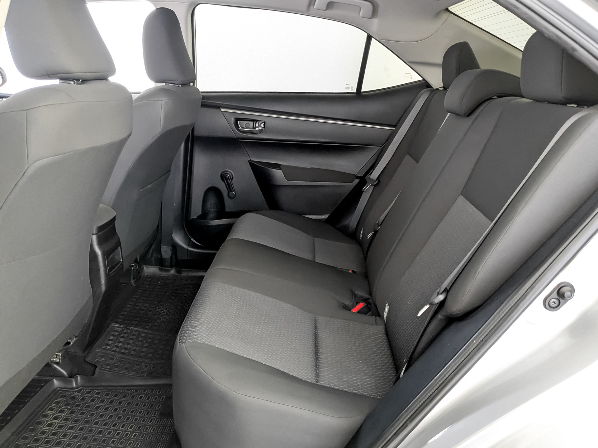 TOYOTA Corolla 1.60 (122 л.с), автомат, 2014, пробег 193 095 км