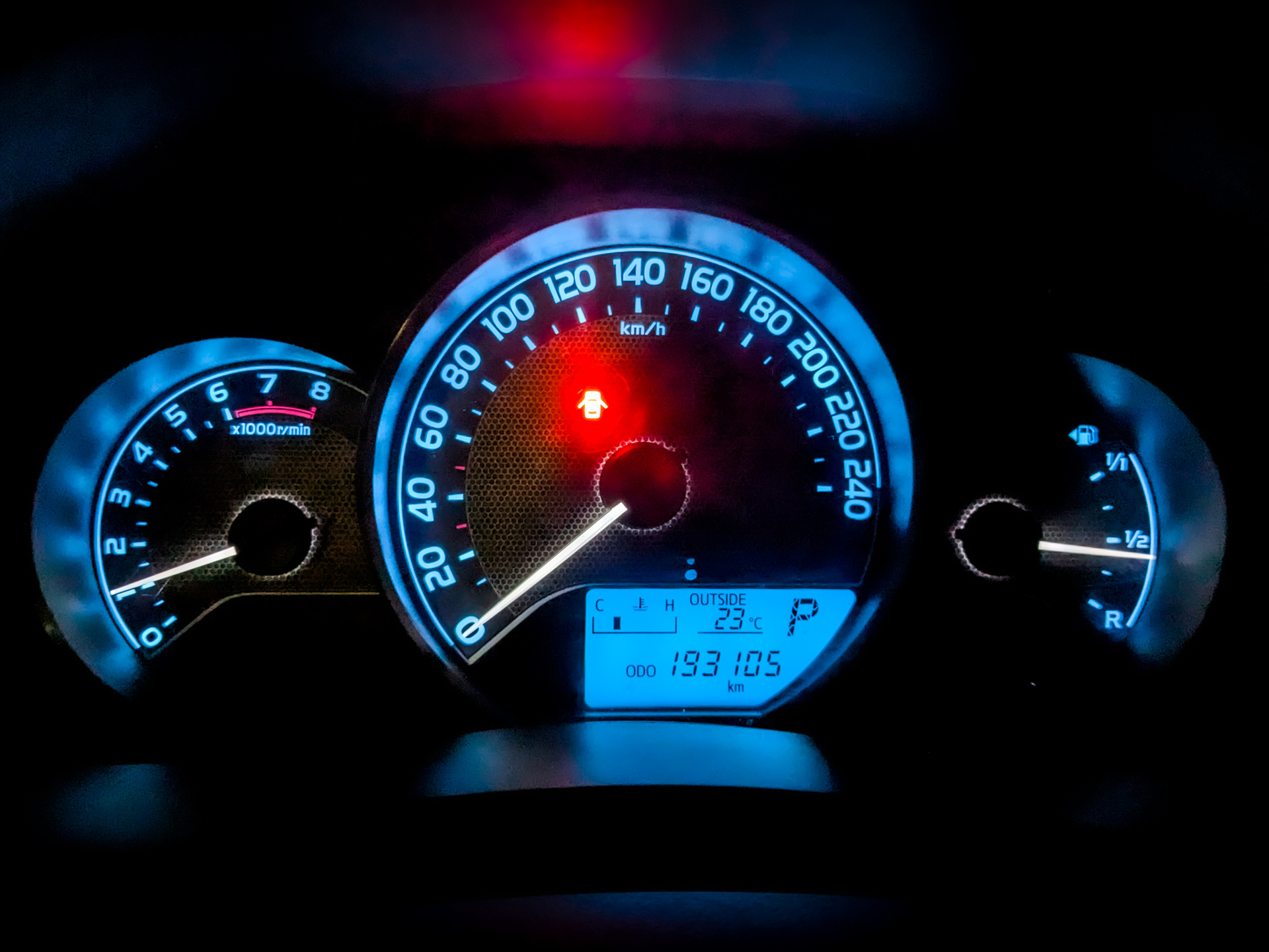 TOYOTA Corolla 1.60 (122 л.с), автомат, 2014, пробег 193 095 км