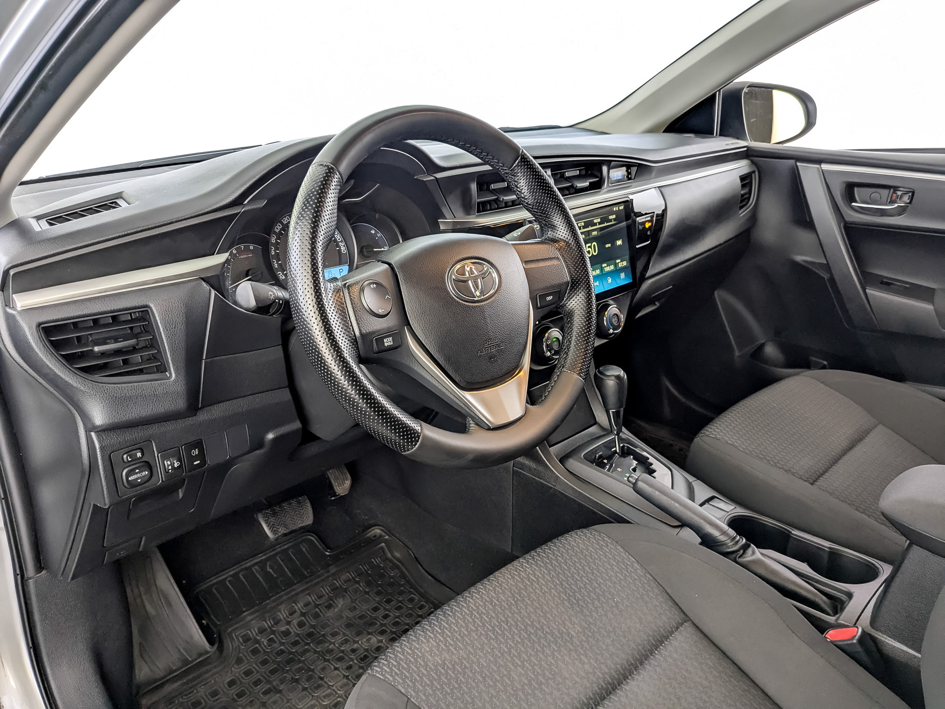 TOYOTA Corolla 1.60 (122 л.с), автомат, 2014, пробег 193 095 км