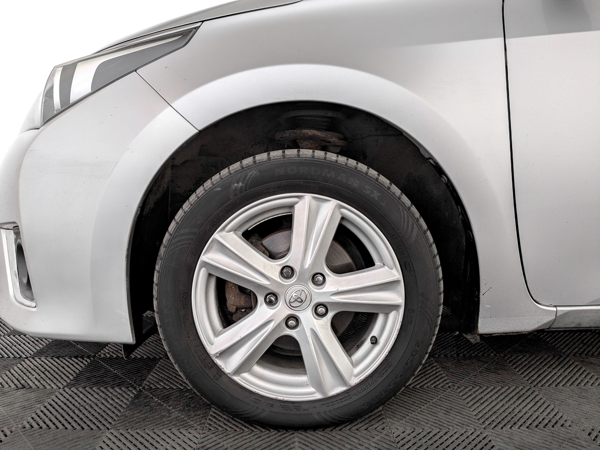 TOYOTA Corolla 1.60 (122 л.с), автомат, 2014, пробег 193 095 км