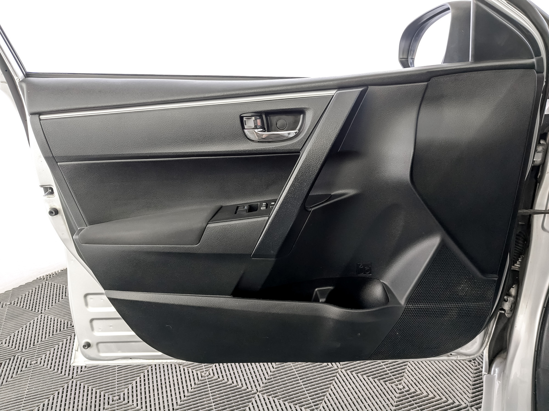 TOYOTA Corolla 1.60 (122 л.с), автомат, 2014, пробег 193 095 км