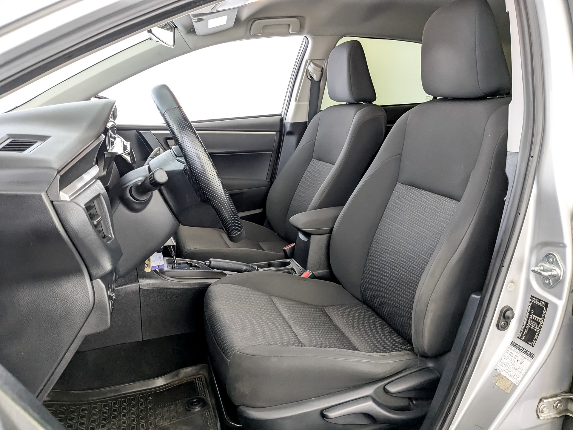 TOYOTA Corolla 1.60 (122 л.с), автомат, 2014, пробег 193 095 км