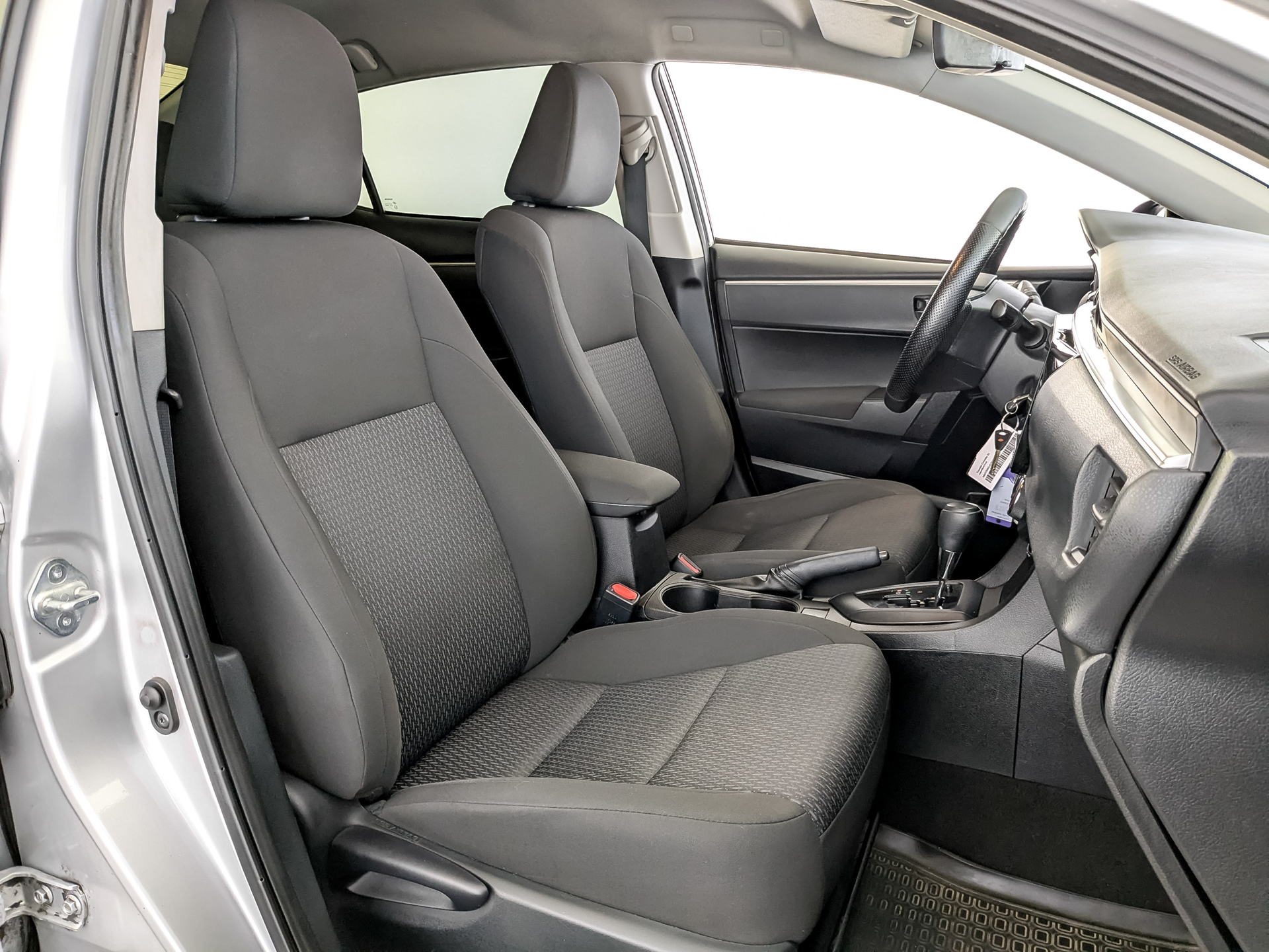 TOYOTA Corolla 1.60 (122 л.с), автомат, 2014, пробег 193 095 км