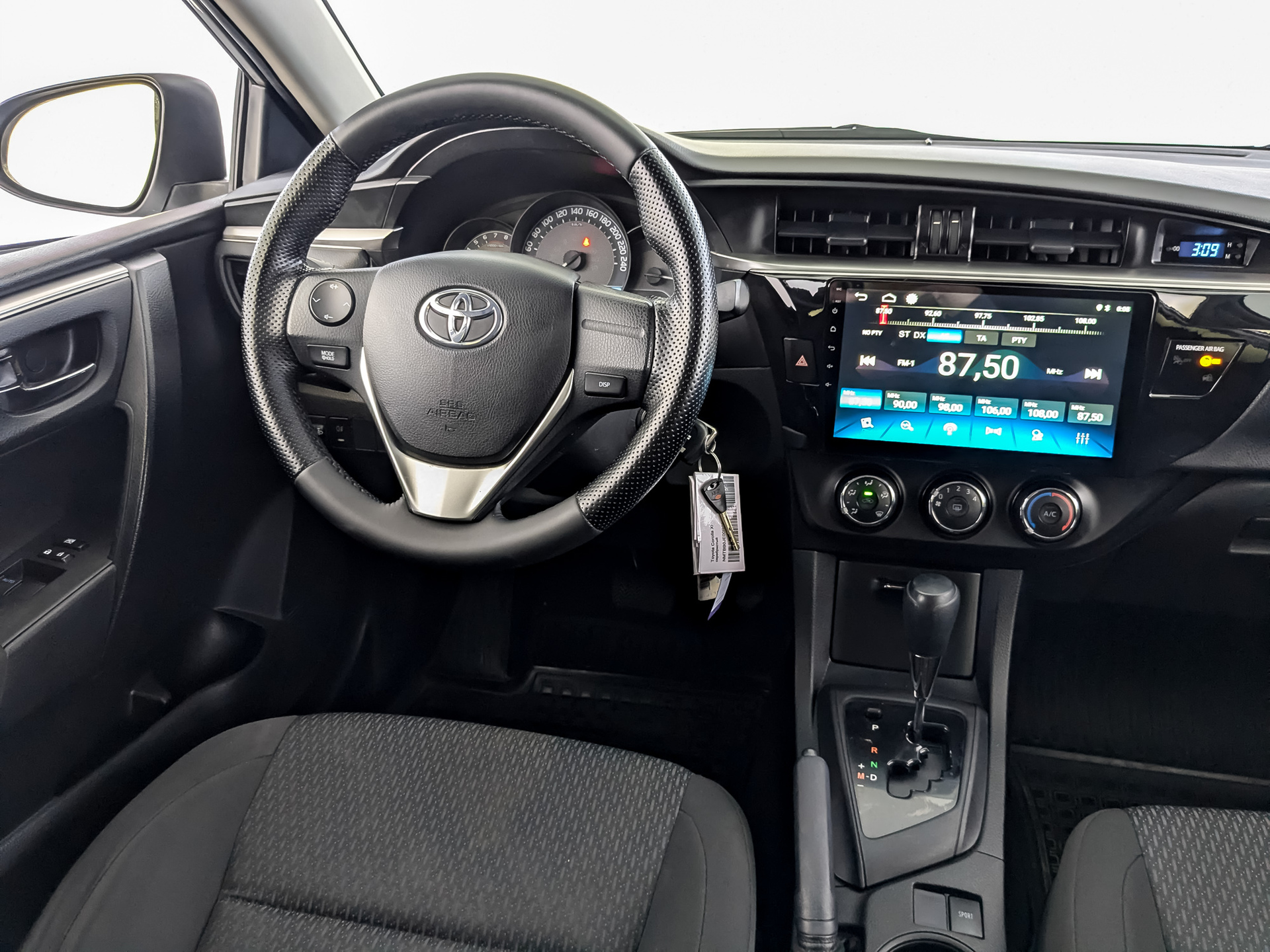 TOYOTA Corolla 1.60 (122 л.с), автомат, 2014, пробег 193 095 км