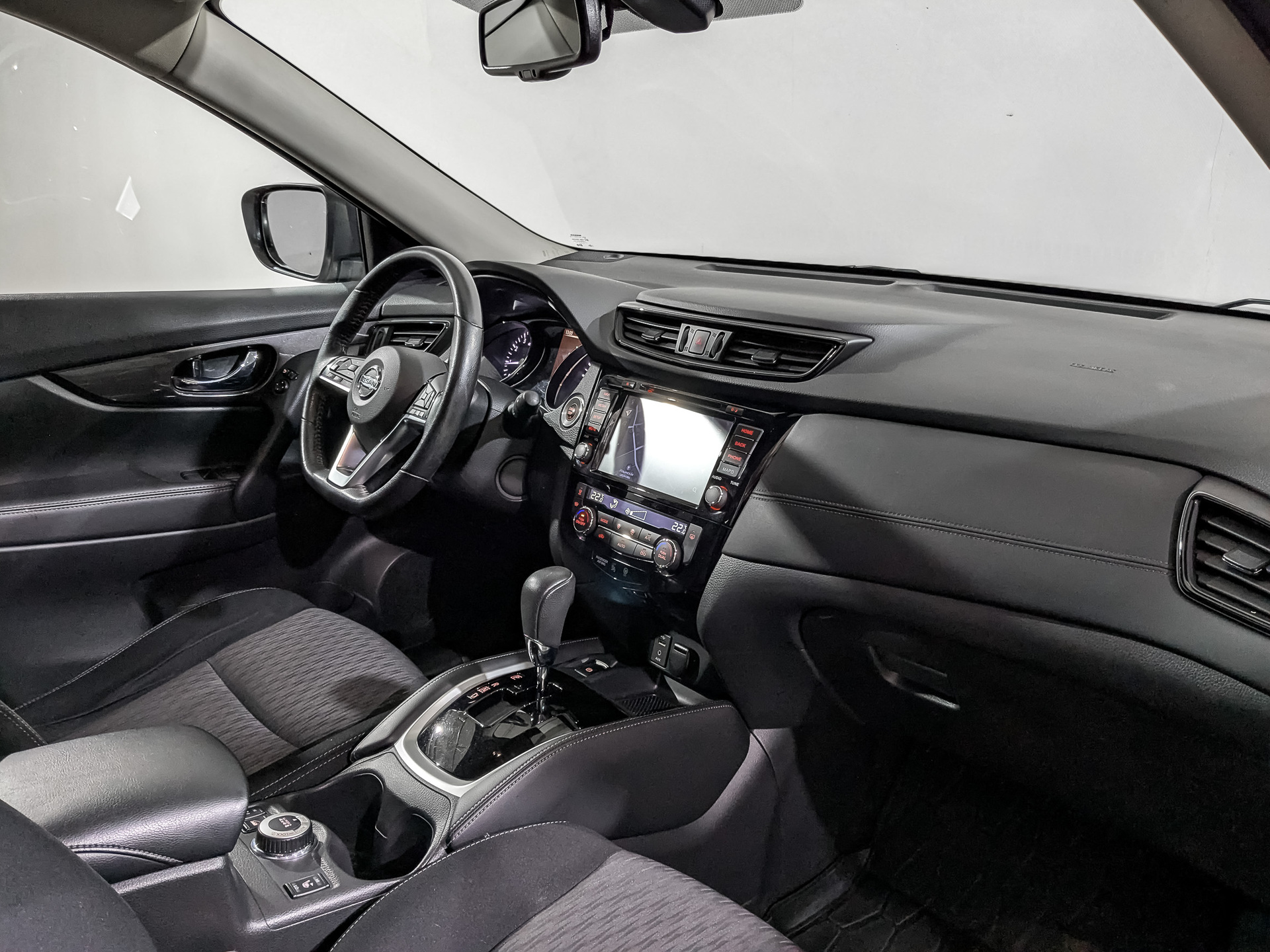 NISSAN X-Trail 2.00 (144 л.с), автомат, 2018, пробег 71 188 км