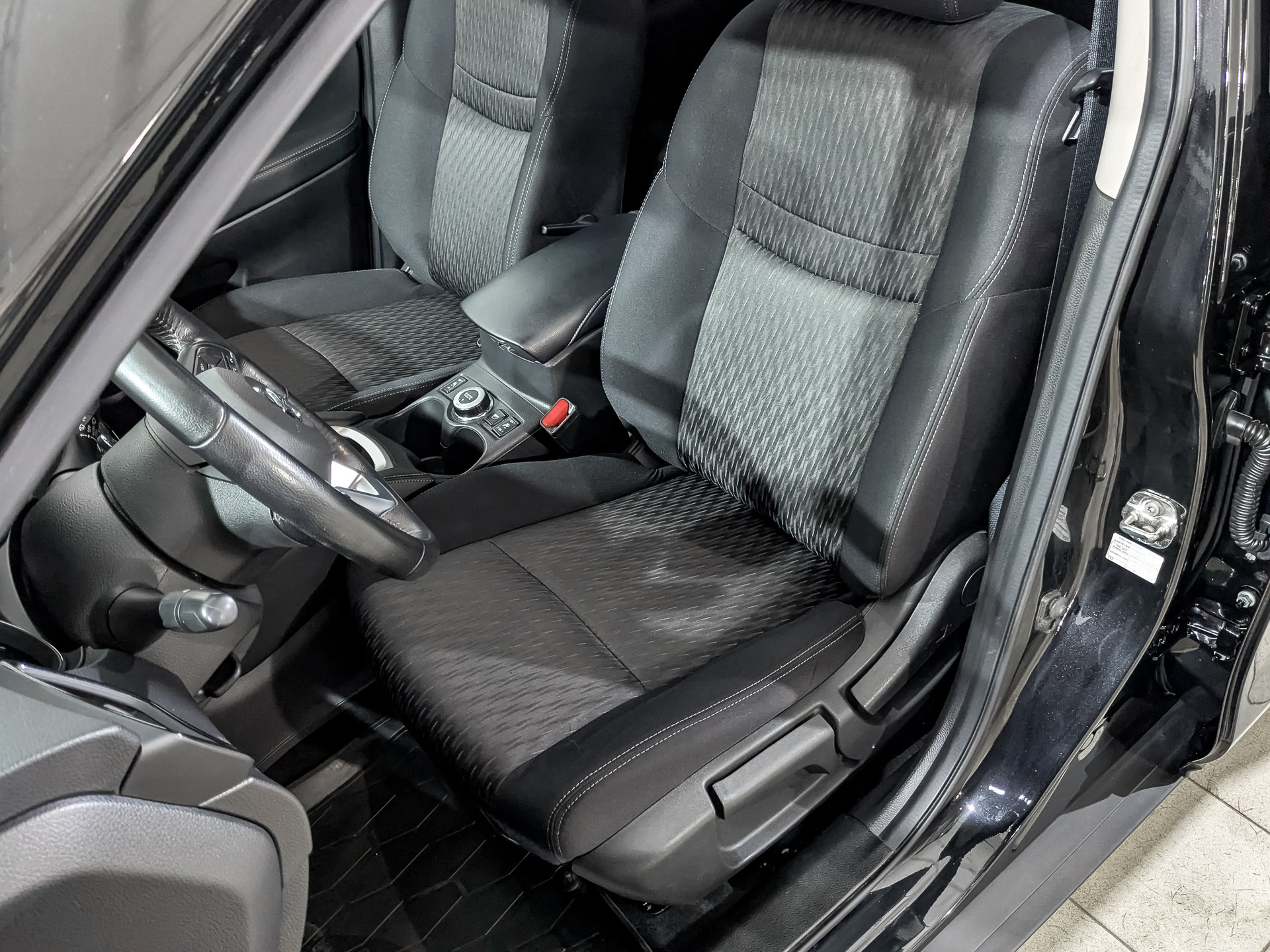 NISSAN X-Trail 2.00 (144 л.с), автомат, 2018, пробег 71 188 км