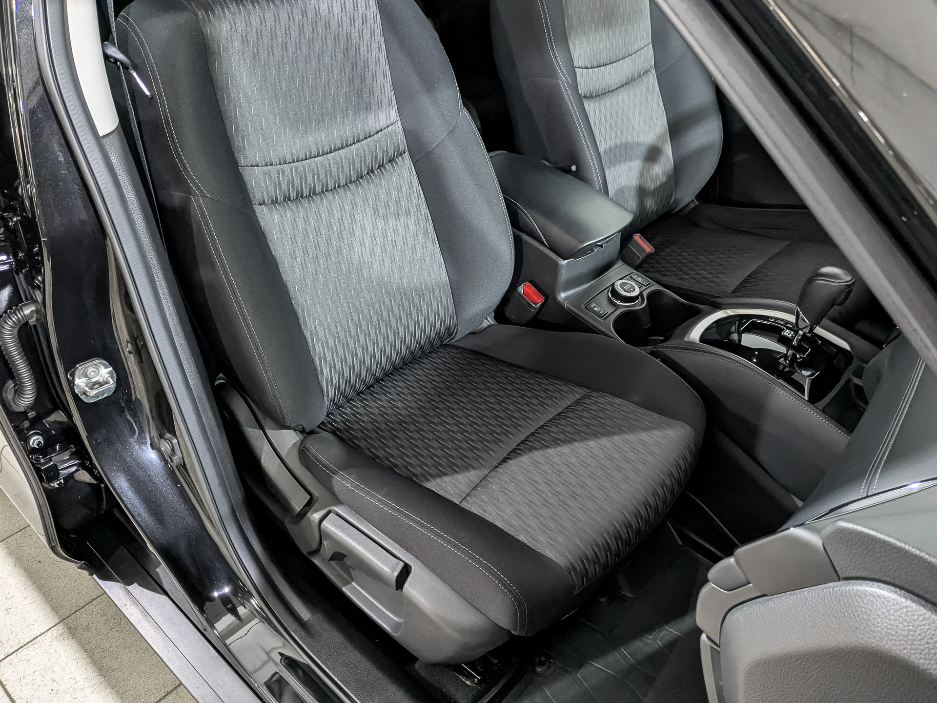 NISSAN X-Trail 2.00 (144 л.с), автомат, 2018, пробег 71 188 км