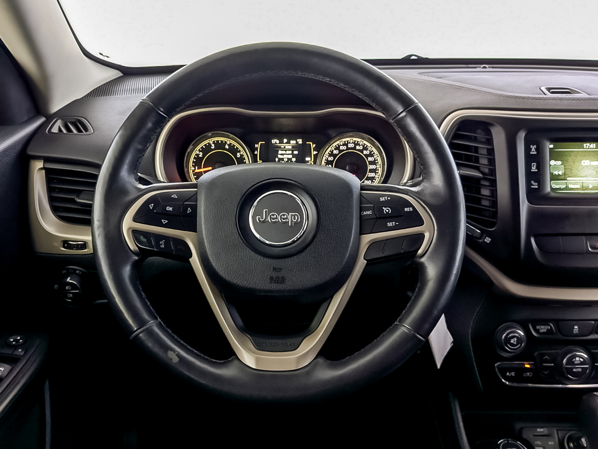 JEEP Cherokee 2.40 (177 л.с), автомат, 2014, пробег 71 060 км
