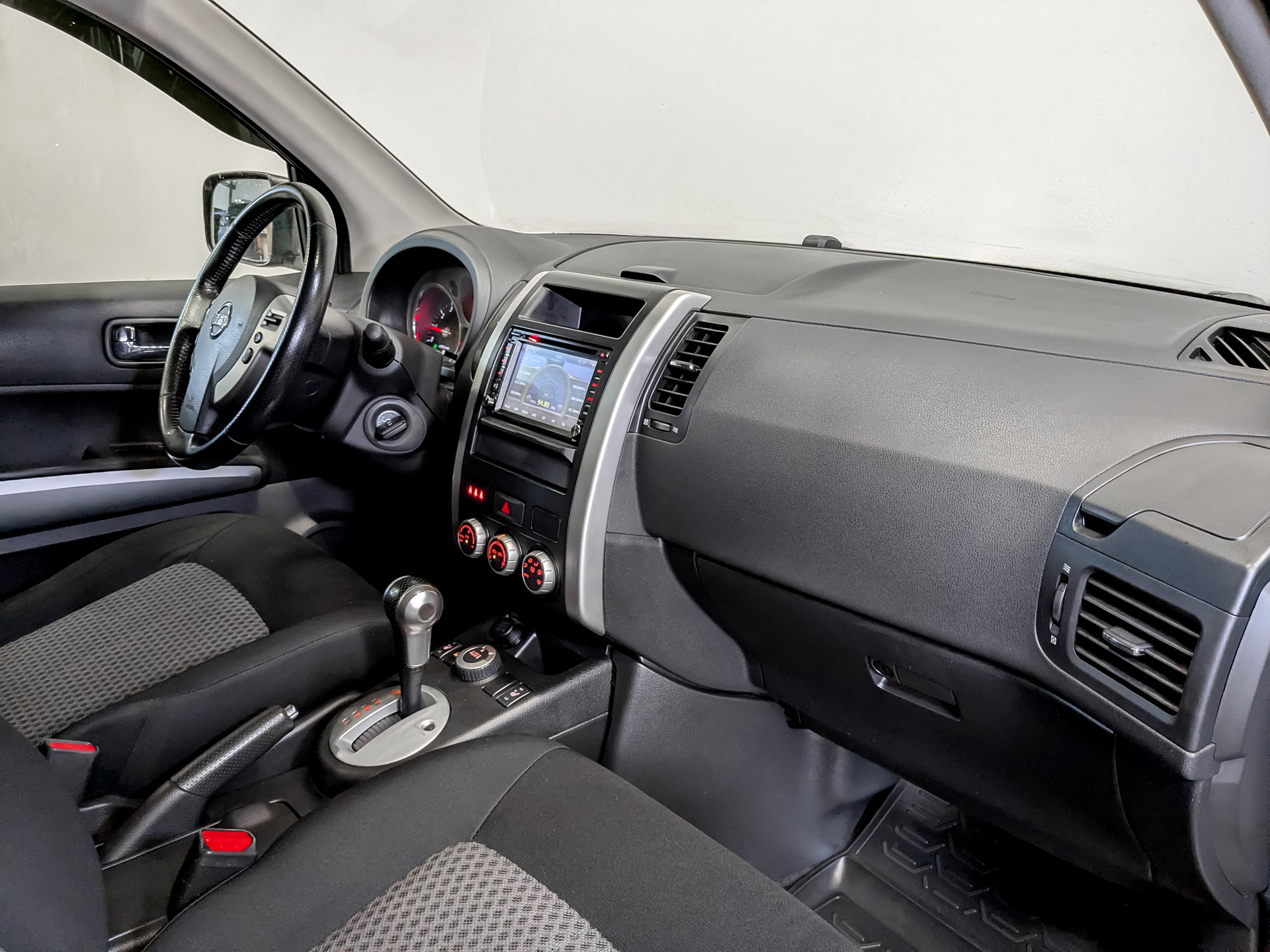 NISSAN X-Trail 2.00 (141 л.с), автомат, 2010, пробег 142 335 км