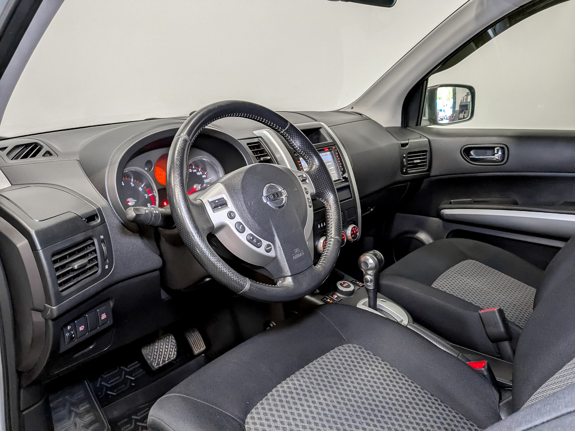 NISSAN X-Trail 2.00 (141 л.с), автомат, 2010, пробег 142 335 км