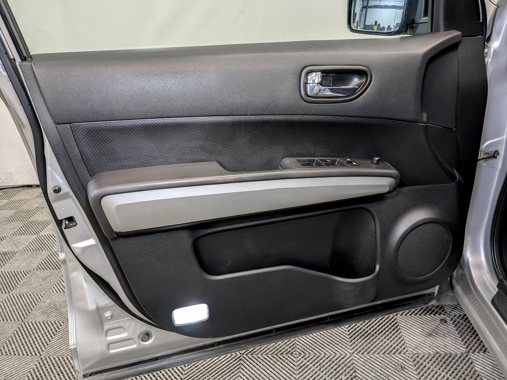 NISSAN X-Trail 2.00 (141 л.с), автомат, 2010, пробег 142 335 км