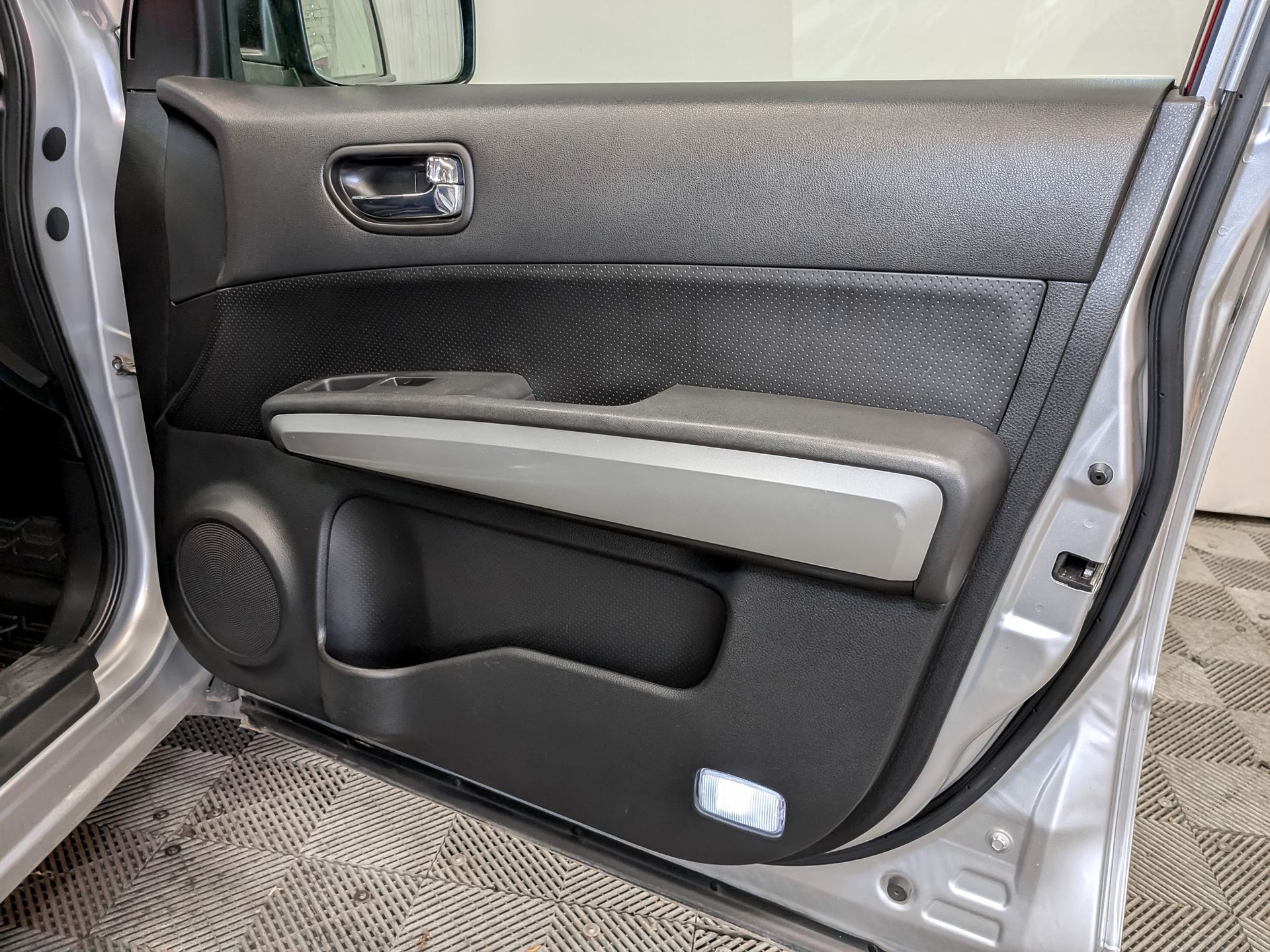 NISSAN X-Trail 2.00 (141 л.с), автомат, 2010, пробег 142 335 км