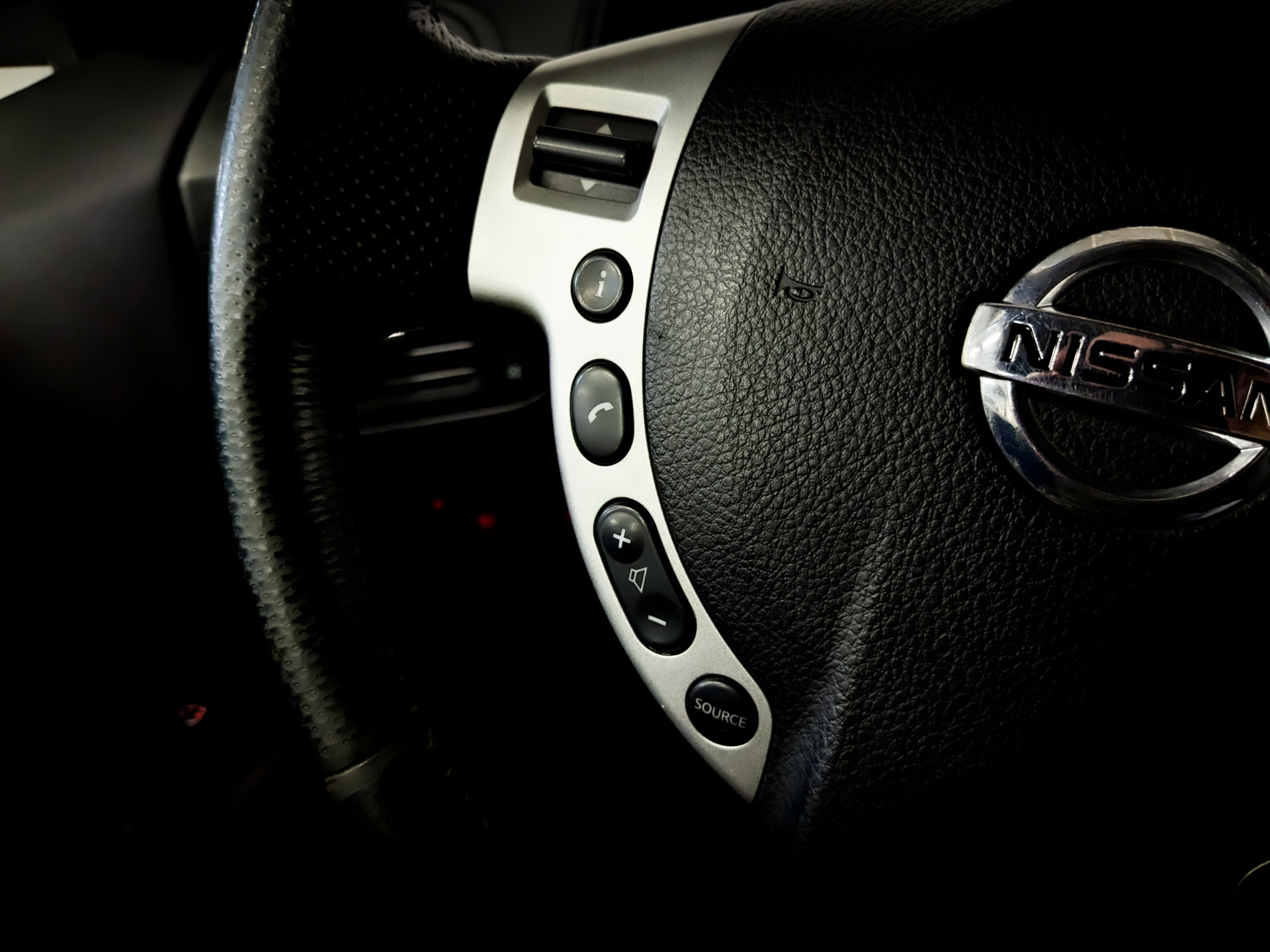 NISSAN X-Trail 2.00 (141 л.с), автомат, 2010, пробег 142 335 км