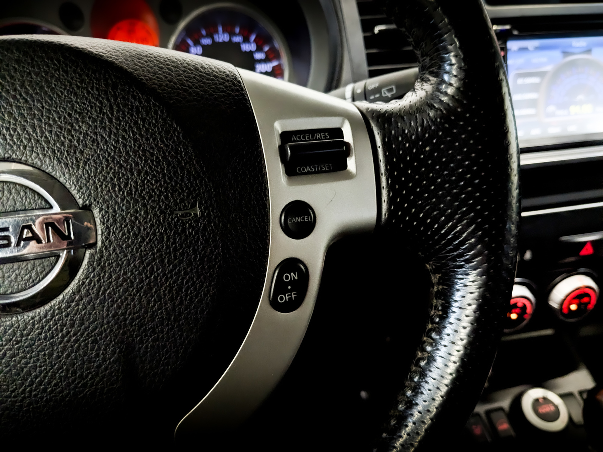 NISSAN X-Trail 2.00 (141 л.с), автомат, 2010, пробег 142 335 км