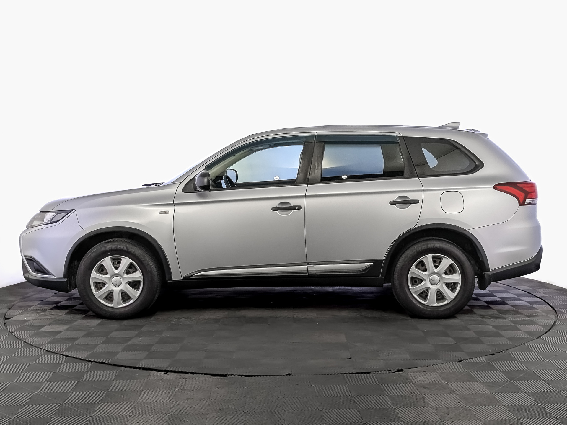MITSUBISHI Outlander 2.00 (146 л.с), автомат, 2019, пробег 90 929 км