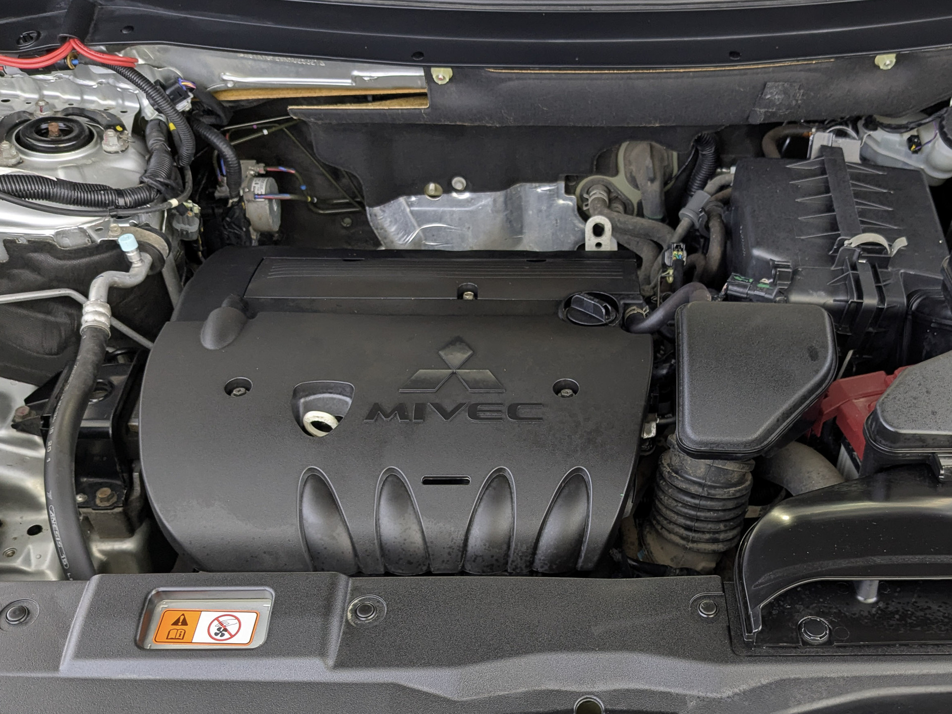 MITSUBISHI Outlander 2.00 (146 л.с), автомат, 2019, пробег 90 929 км