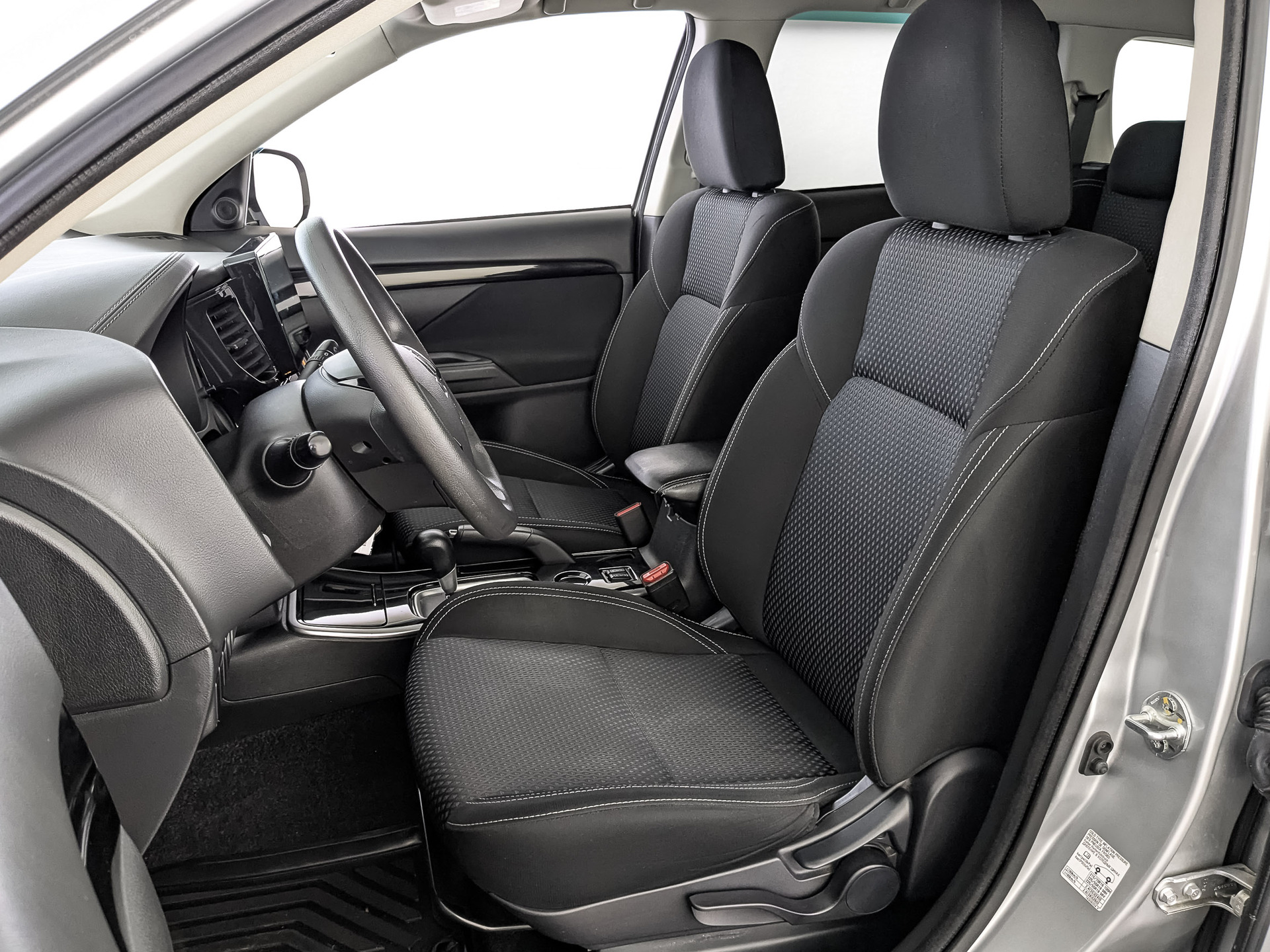 MITSUBISHI Outlander 2.00 (146 л.с), автомат, 2019, пробег 90 929 км