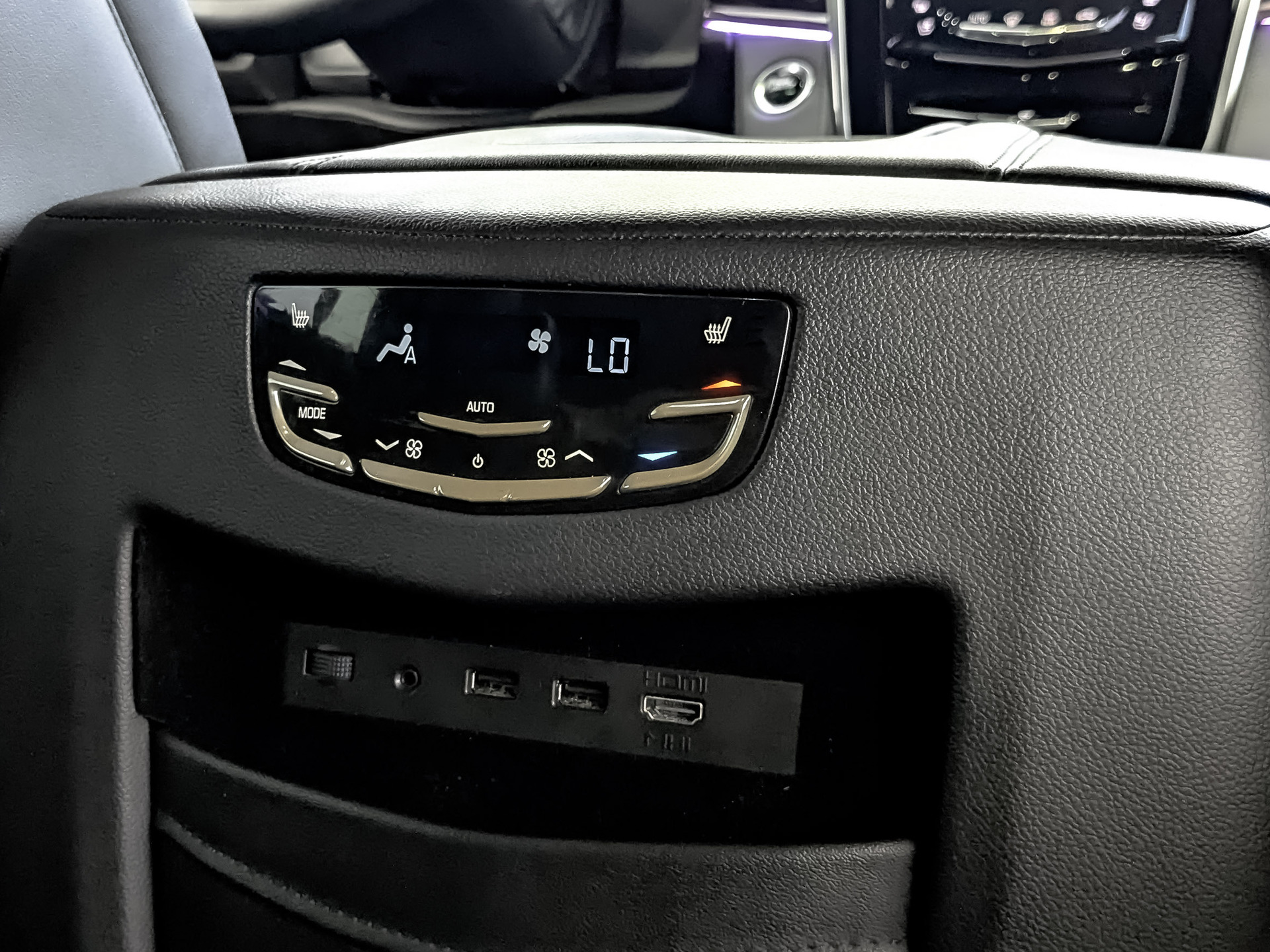 CADILLAC Escalade 6.20 (426 л.с), автомат, 2020, пробег 47 064 км